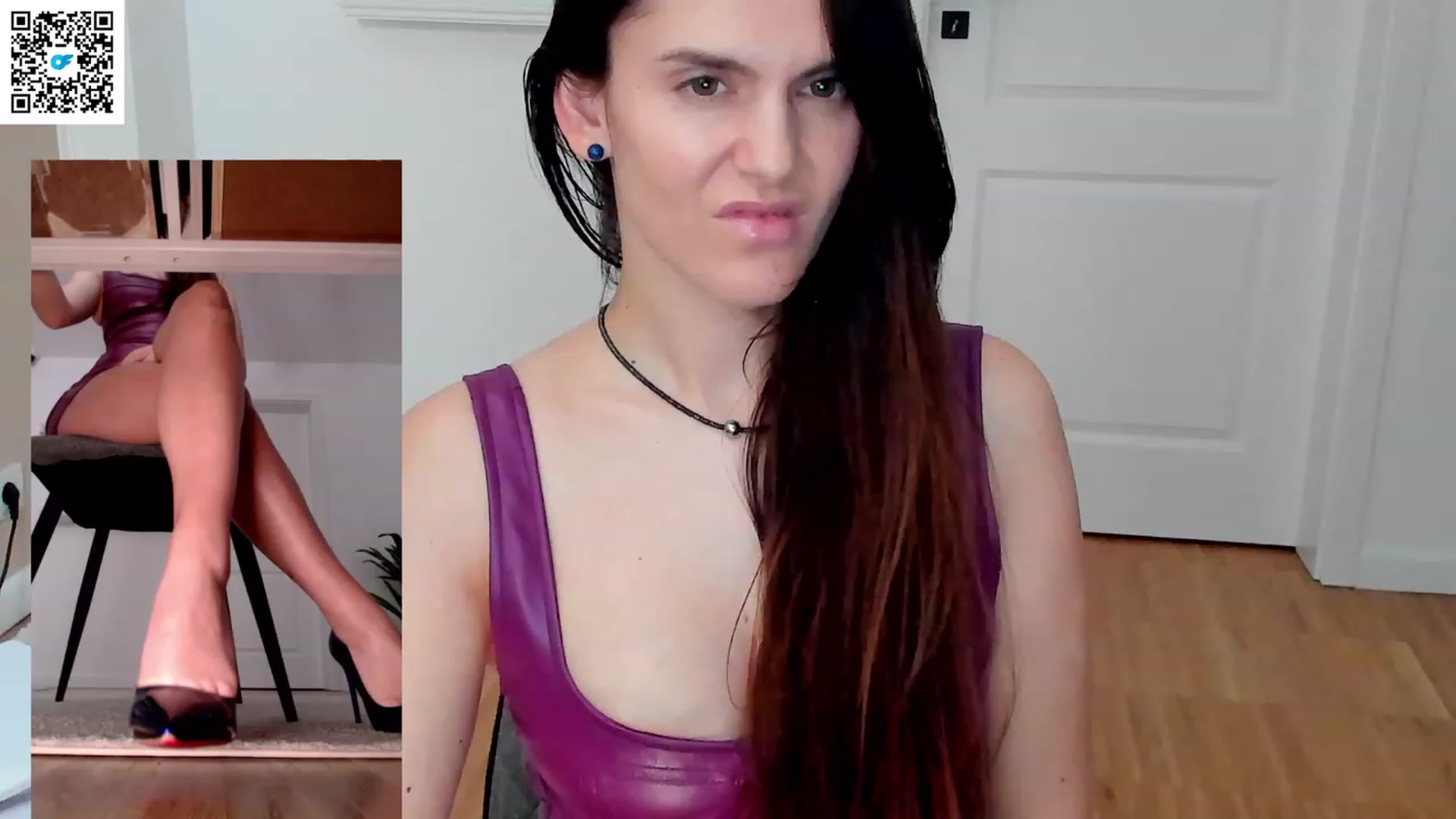 Gallery image thumbnail from Helle__'s myfreecams stream on, 12/28/2022, 22:17 image 11 of 20