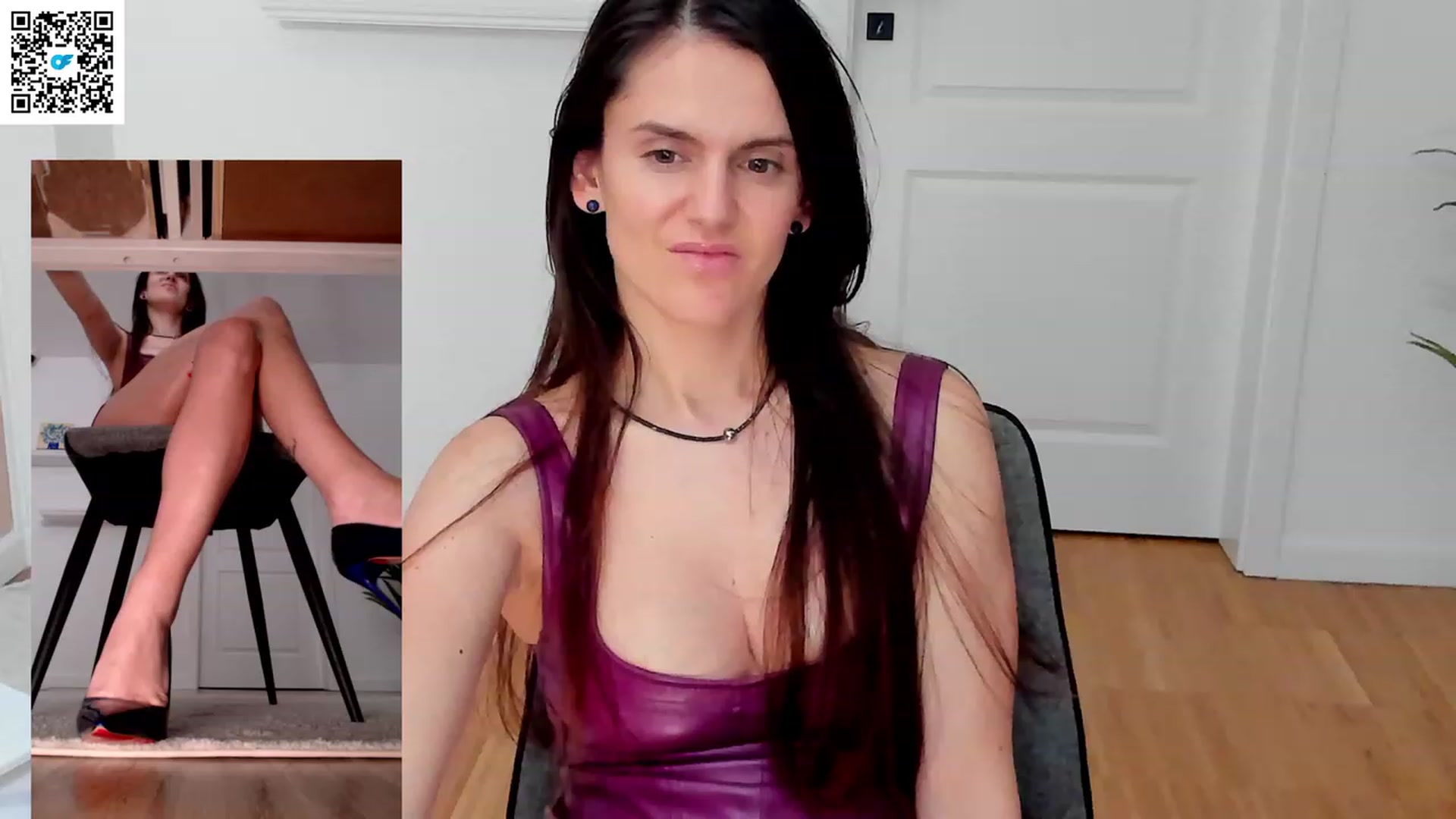 Gallery image thumbnail from Helle__'s myfreecams stream on, 12/28/2022, 22:17 image 1 of 20