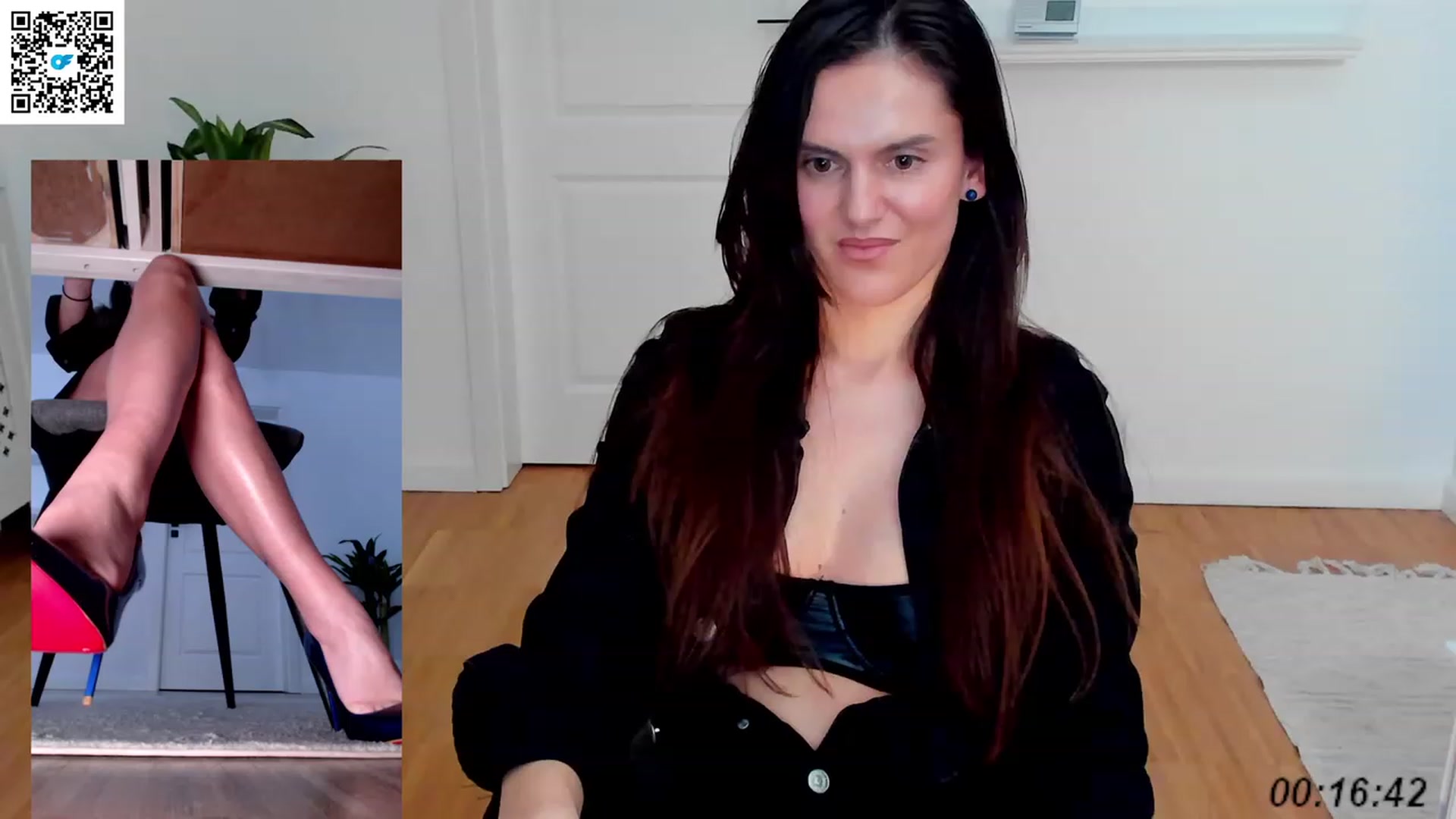 Gallery image thumbnail from Helle__'s myfreecams stream on, 01/05/2023, 21:52 image 16 of 20
