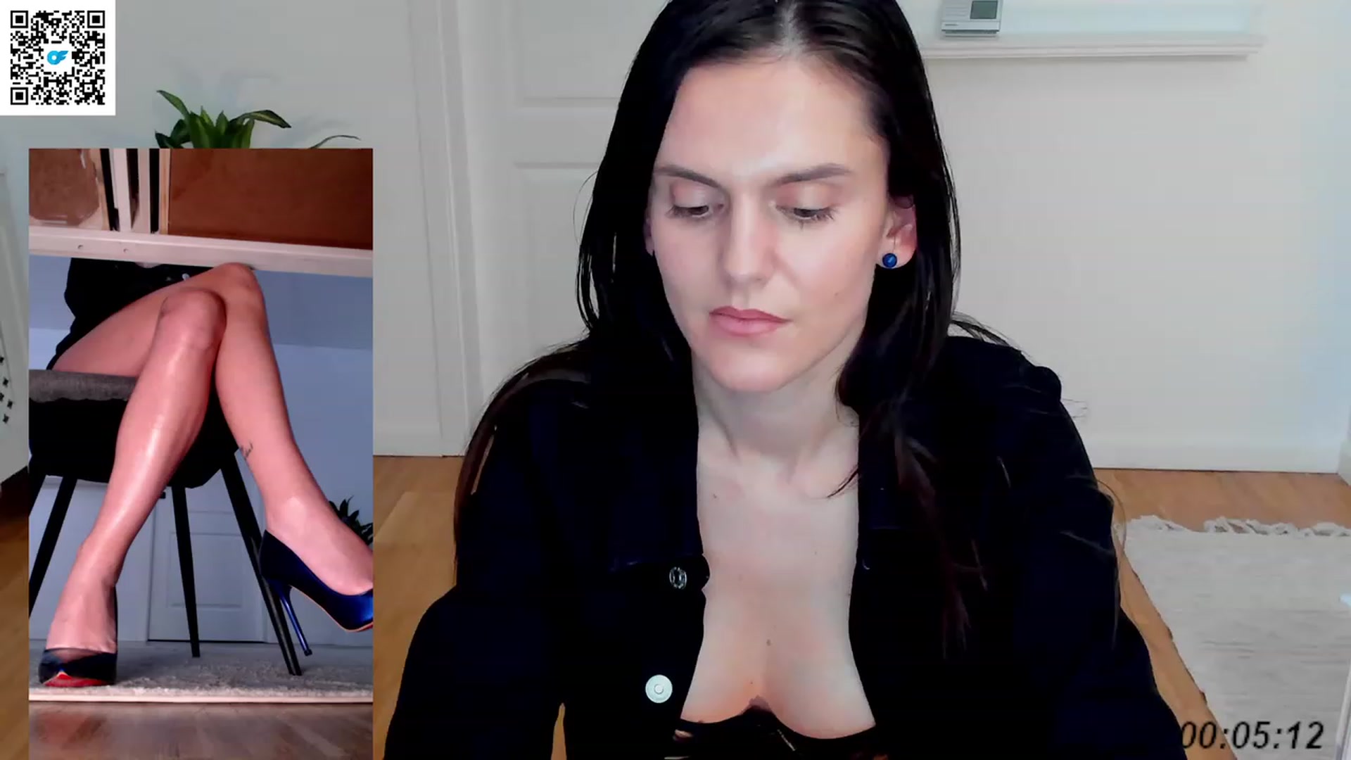 Gallery image thumbnail from Helle__'s myfreecams stream on, 01/05/2023, 22:05 image 16 of 20