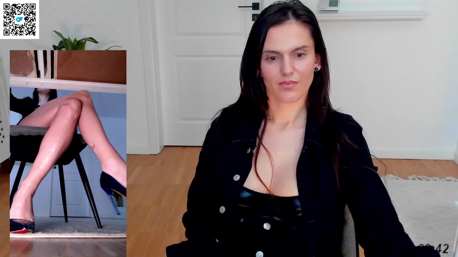 Gallery image thumbnail from Helle__'s myfreecams stream on, 01/05/2023, 22:05 image 10 of 20