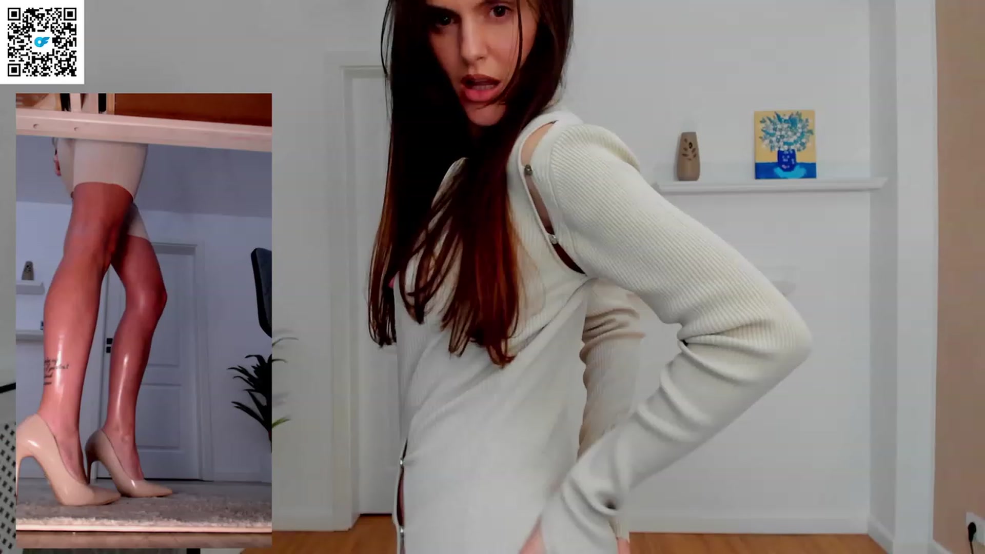 Gallery image thumbnail from Helle__'s myfreecams stream on, 01/07/2023, 19:21 image 17 of 20