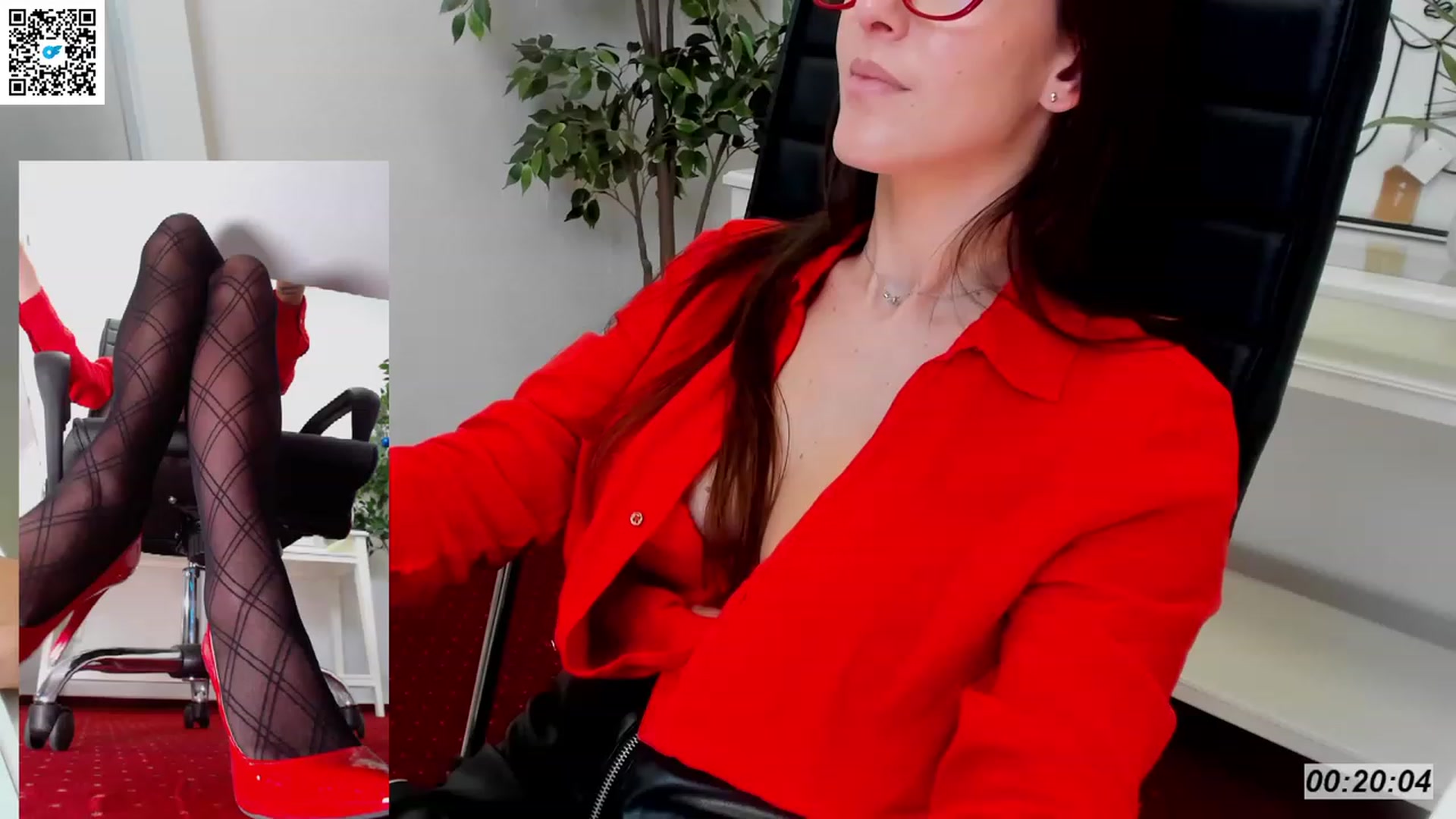 Gallery image thumbnail from Helle__'s myfreecams stream on, 02/14/2023, 10:18 image 12 of 20