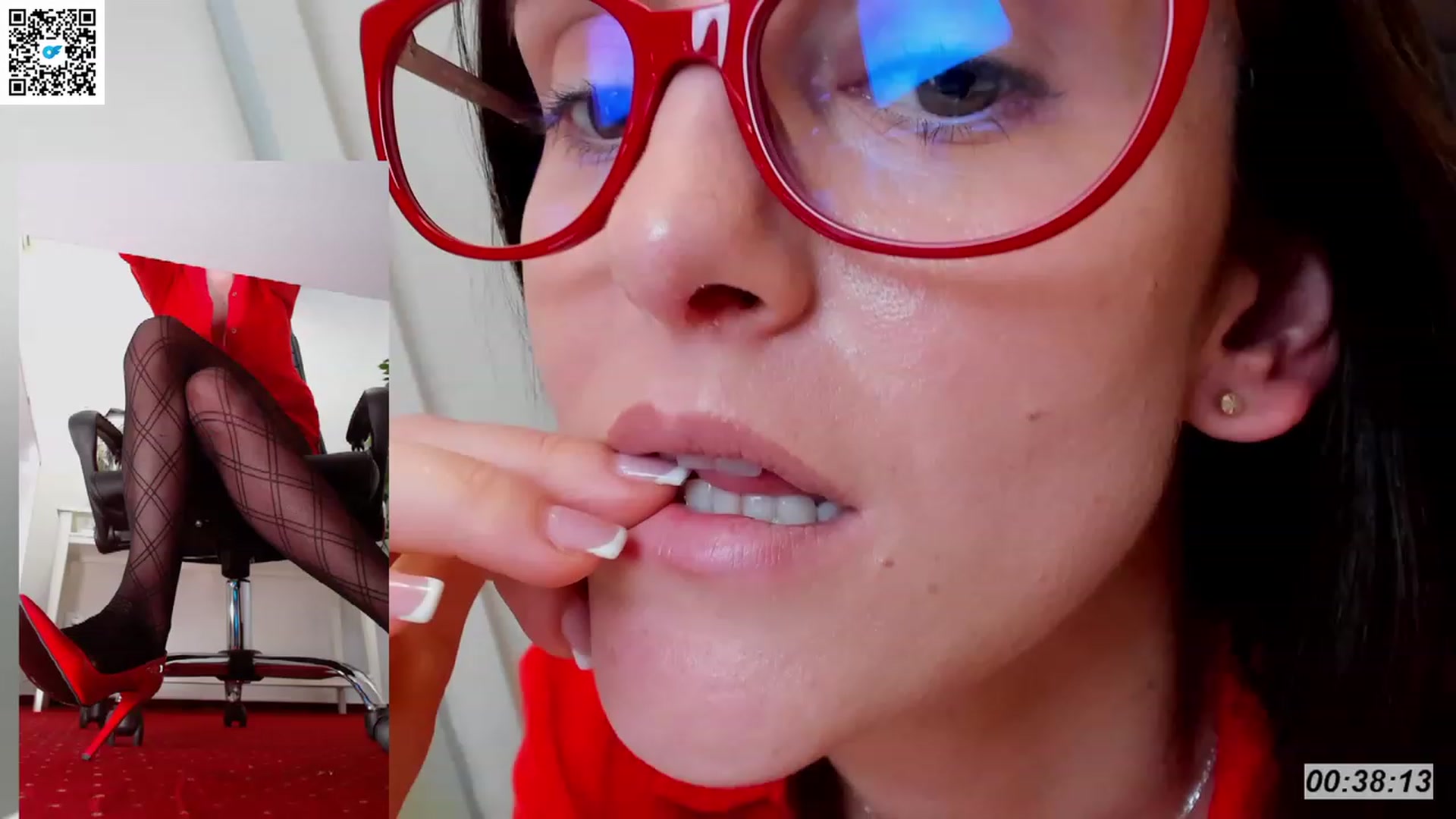 Gallery image thumbnail from Helle__'s myfreecams stream on, 02/14/2023, 10:18 image 1 of 20