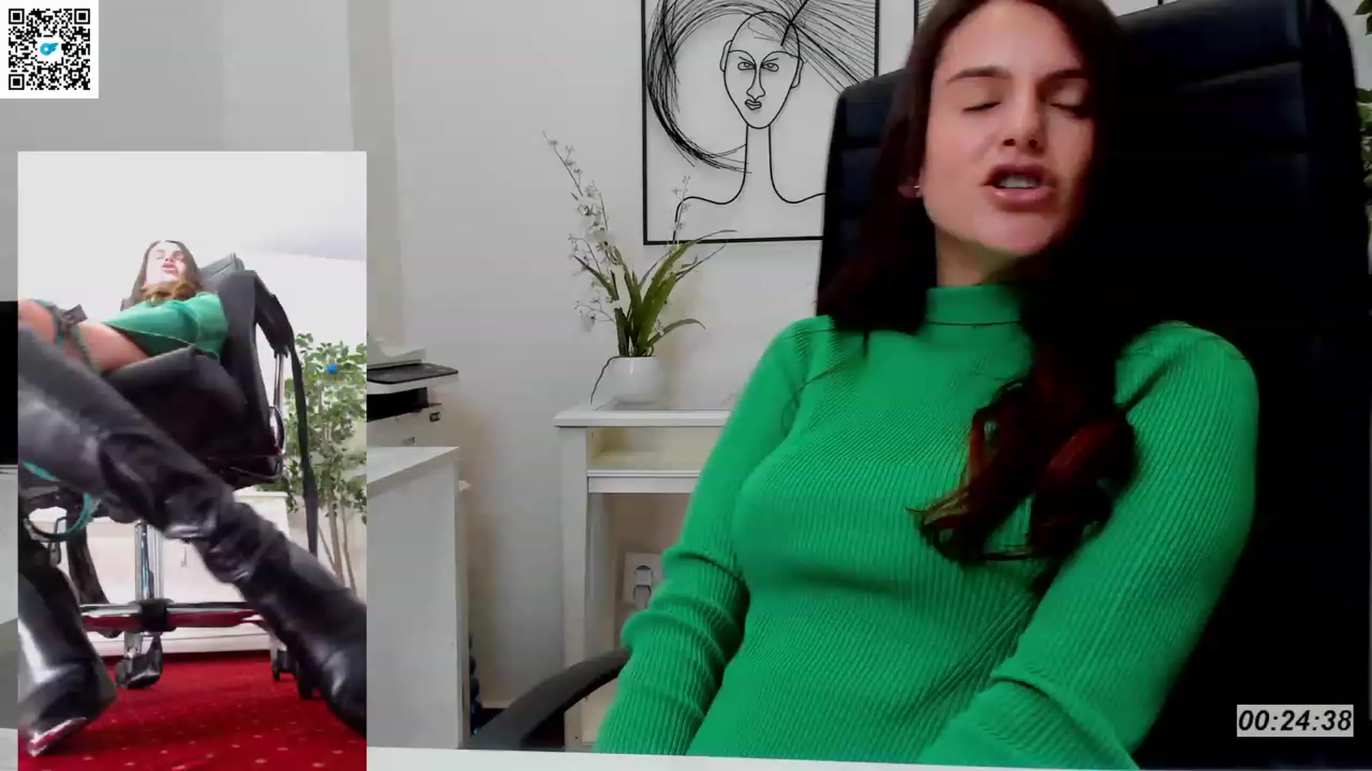 Gallery image thumbnail from Helle__'s myfreecams stream on, 02/22/2023, 11:11 image 14 of 20