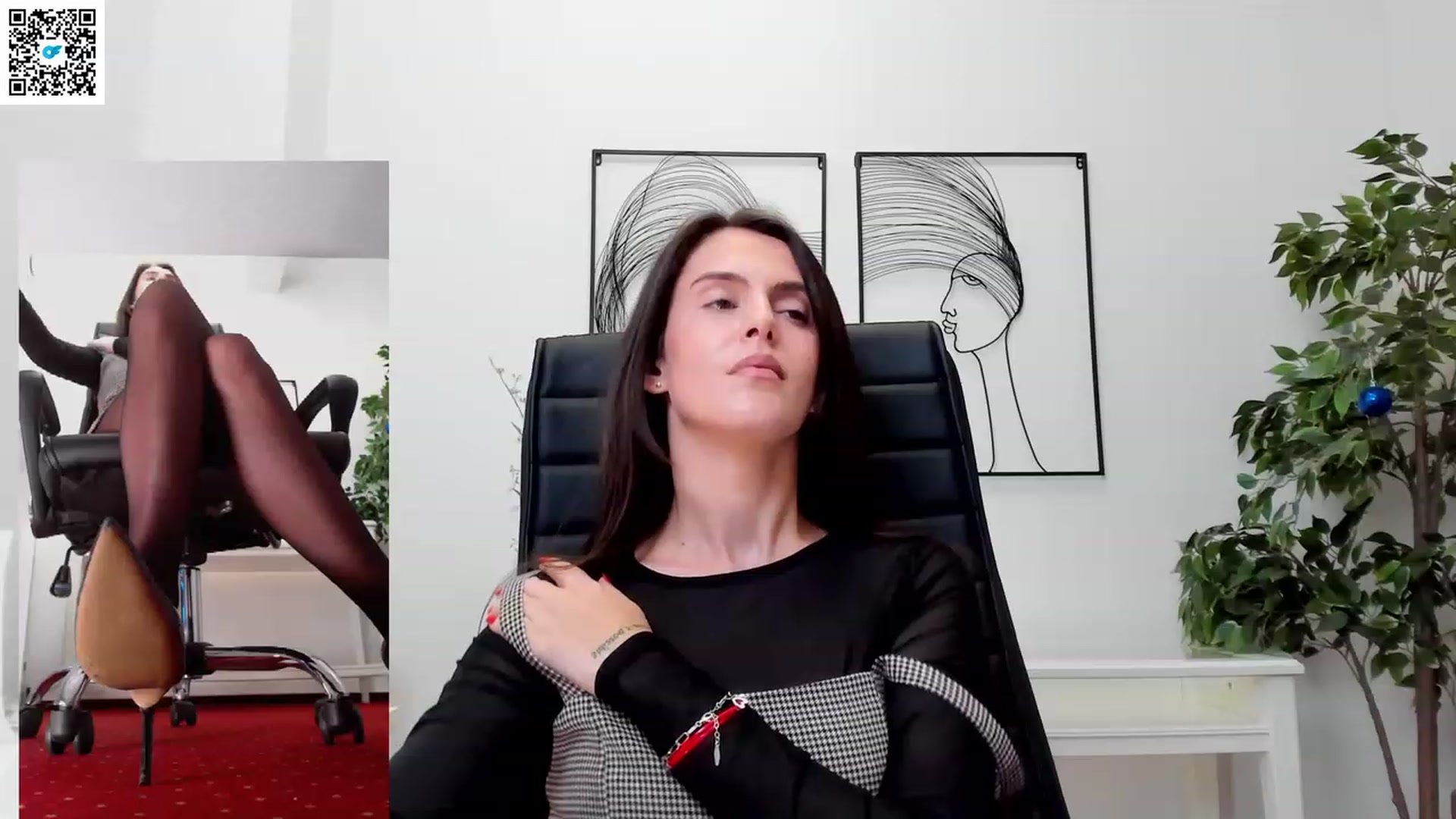 Gallery image thumbnail from Helle__'s myfreecams stream on, 03/01/2023, 10:30 image 12 of 20