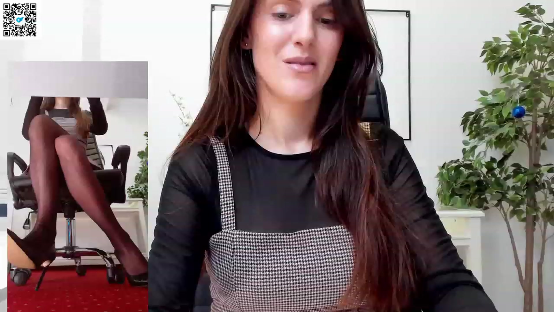 Gallery image thumbnail from Helle__'s myfreecams stream on, 03/01/2023, 10:30 image 5 of 20