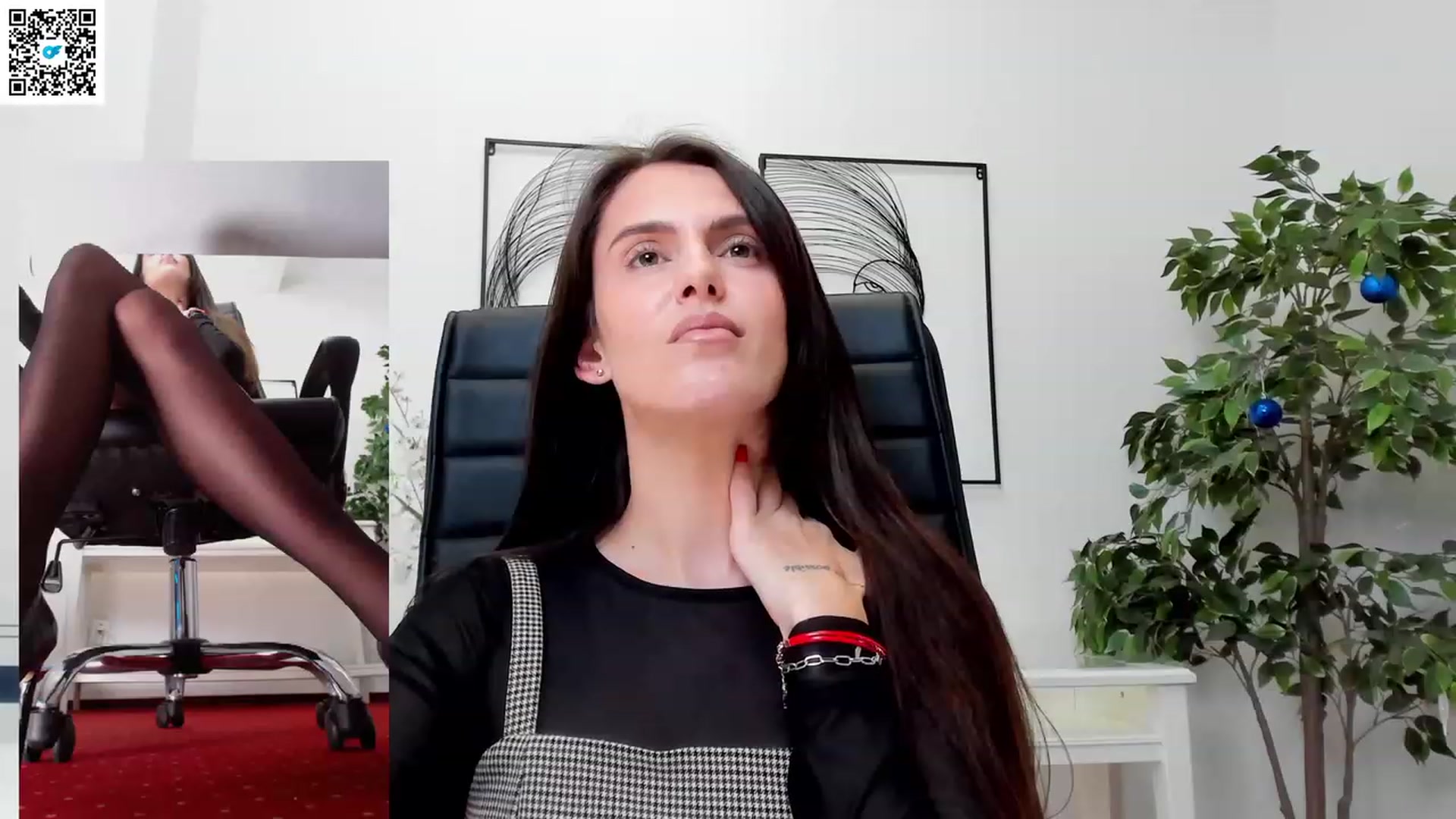 Gallery image thumbnail from Helle__'s myfreecams stream on, 03/01/2023, 10:30 image 11 of 20