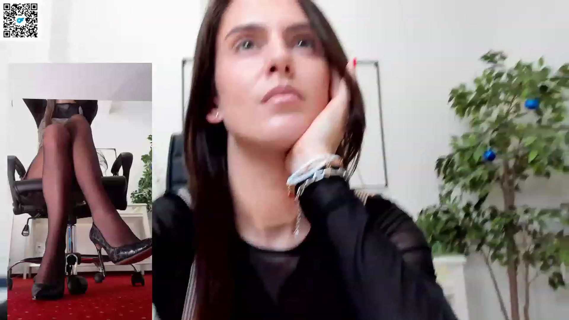 Gallery image thumbnail from Helle__'s myfreecams stream on, 03/01/2023, 10:30 image 10 of 20