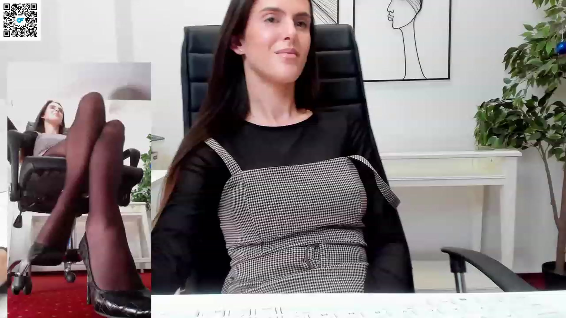 Gallery image thumbnail from Helle__'s myfreecams stream on, 03/01/2023, 10:30 image 13 of 20