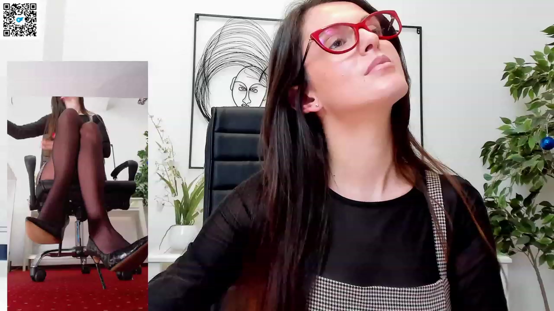 Gallery image thumbnail from Helle__'s myfreecams stream on, 03/01/2023, 11:25 image 12 of 20