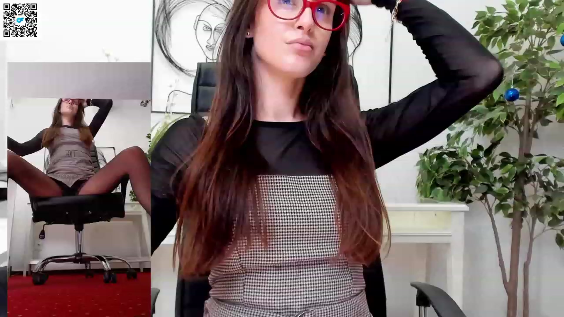 Gallery image thumbnail from Helle__'s myfreecams stream on, 03/01/2023, 11:25 image 13 of 20