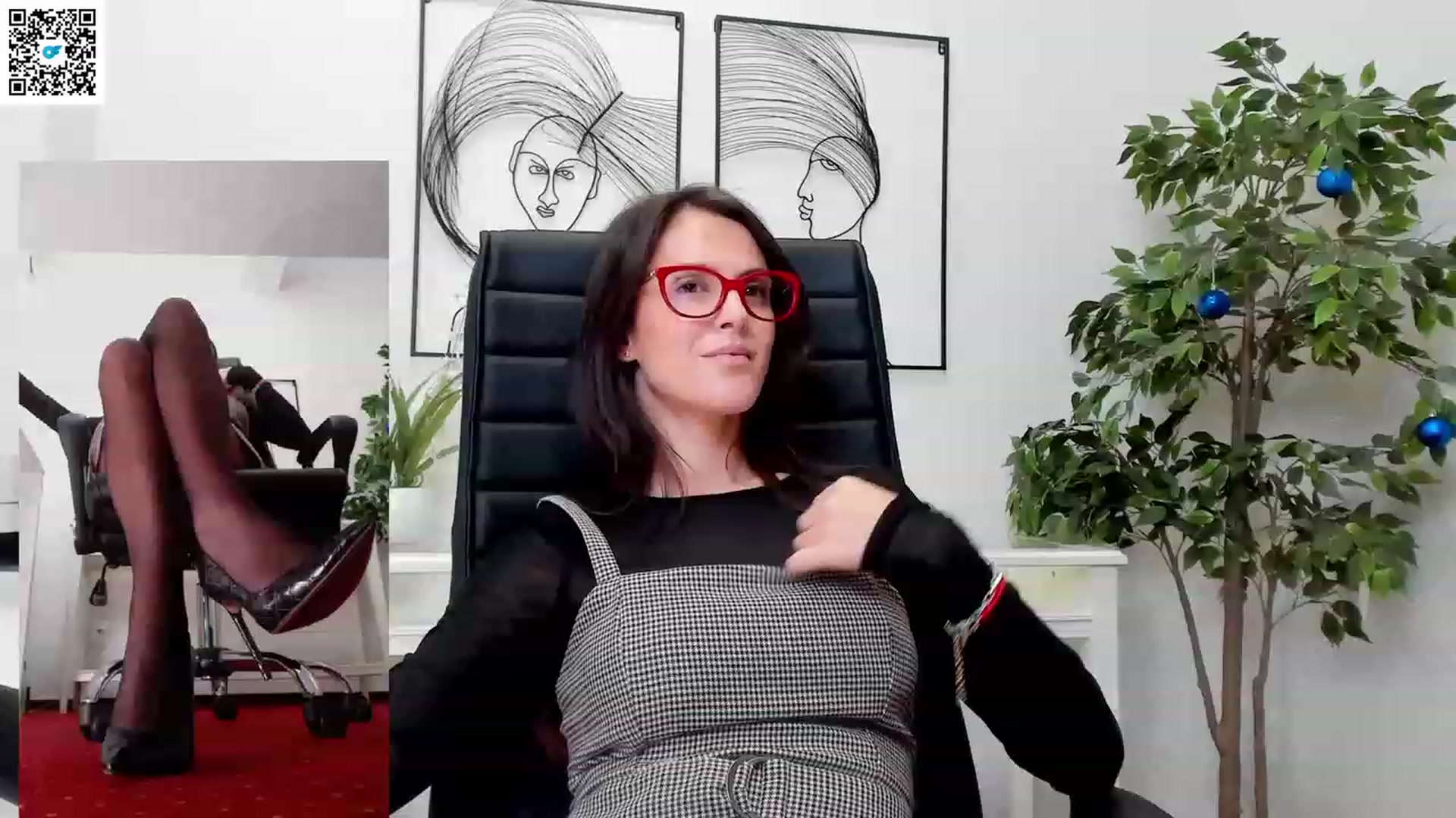 Gallery image thumbnail from Helle__'s myfreecams stream on, 03/01/2023, 11:25 image 9 of 20