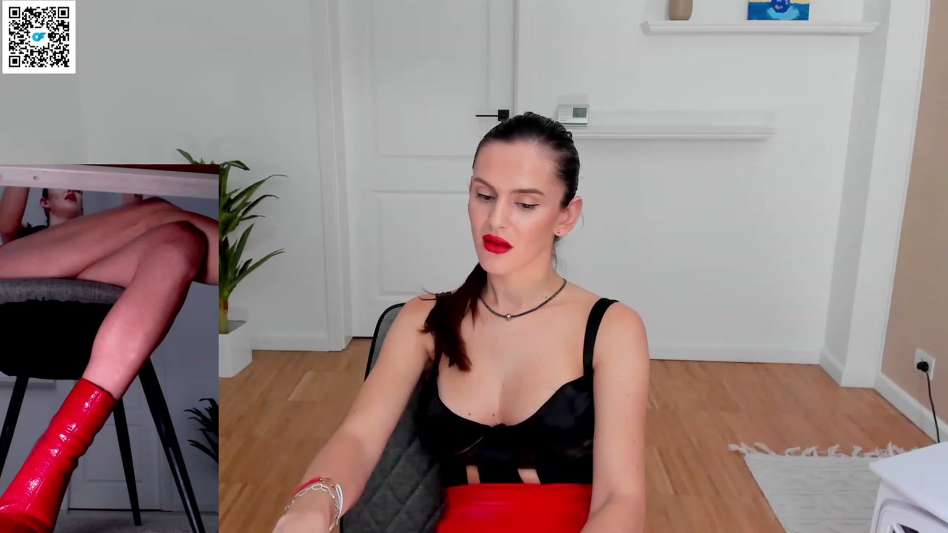 Gallery image thumbnail from Helle__'s myfreecams stream on, 03/05/2023, 18:43 image 4 of 20