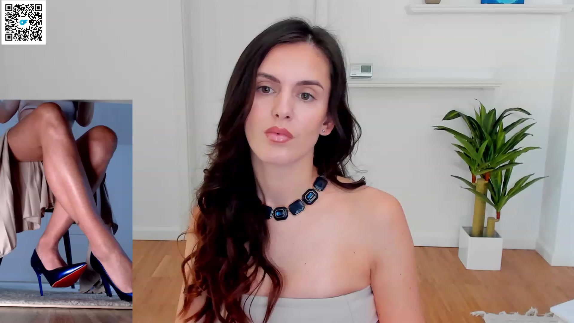 Gallery image thumbnail from Helle__'s myfreecams stream on, 03/08/2023, 10:00 image 17 of 20