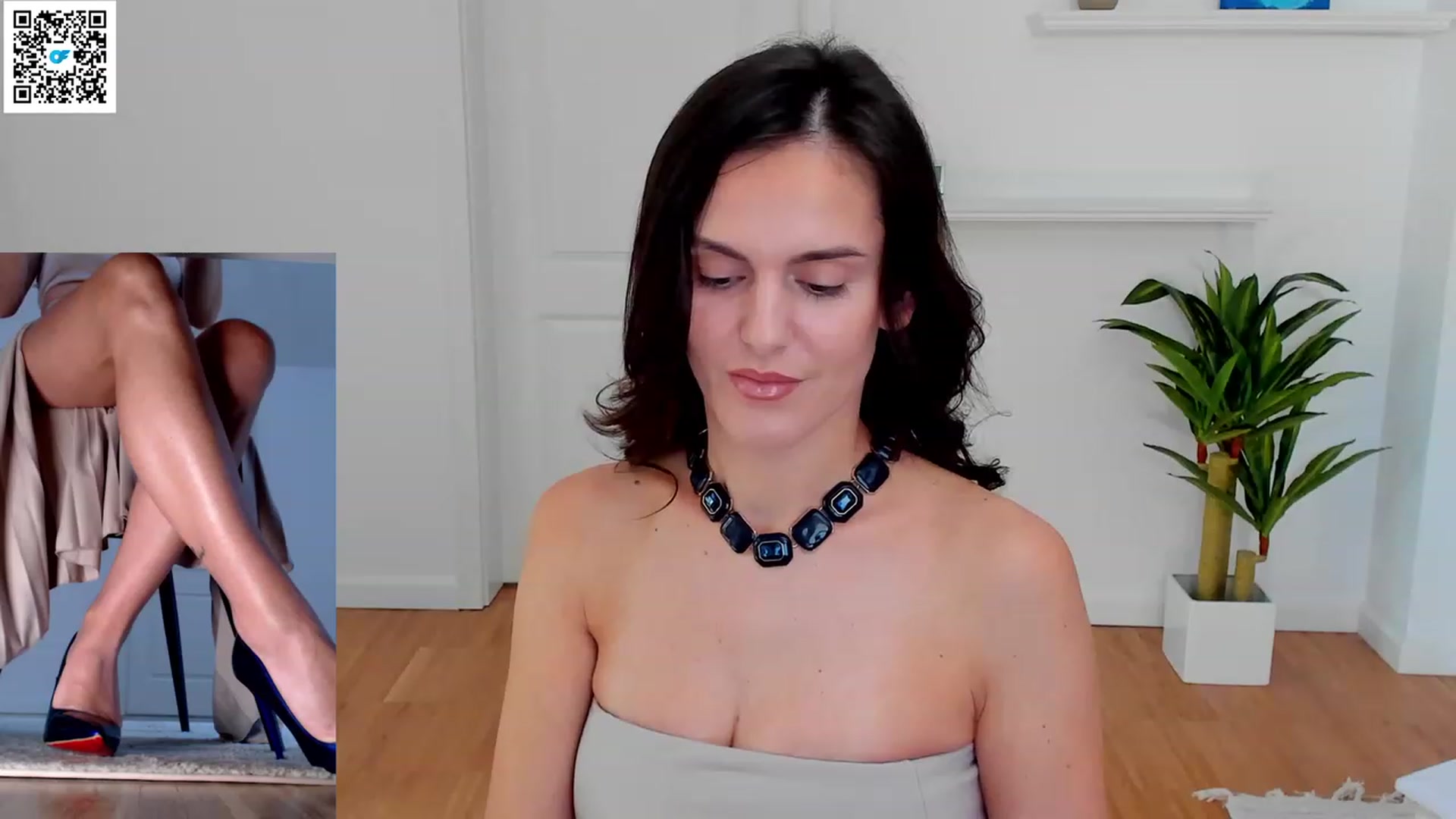 Gallery image thumbnail from Helle__'s myfreecams stream on, 03/08/2023, 10:00 image 12 of 20