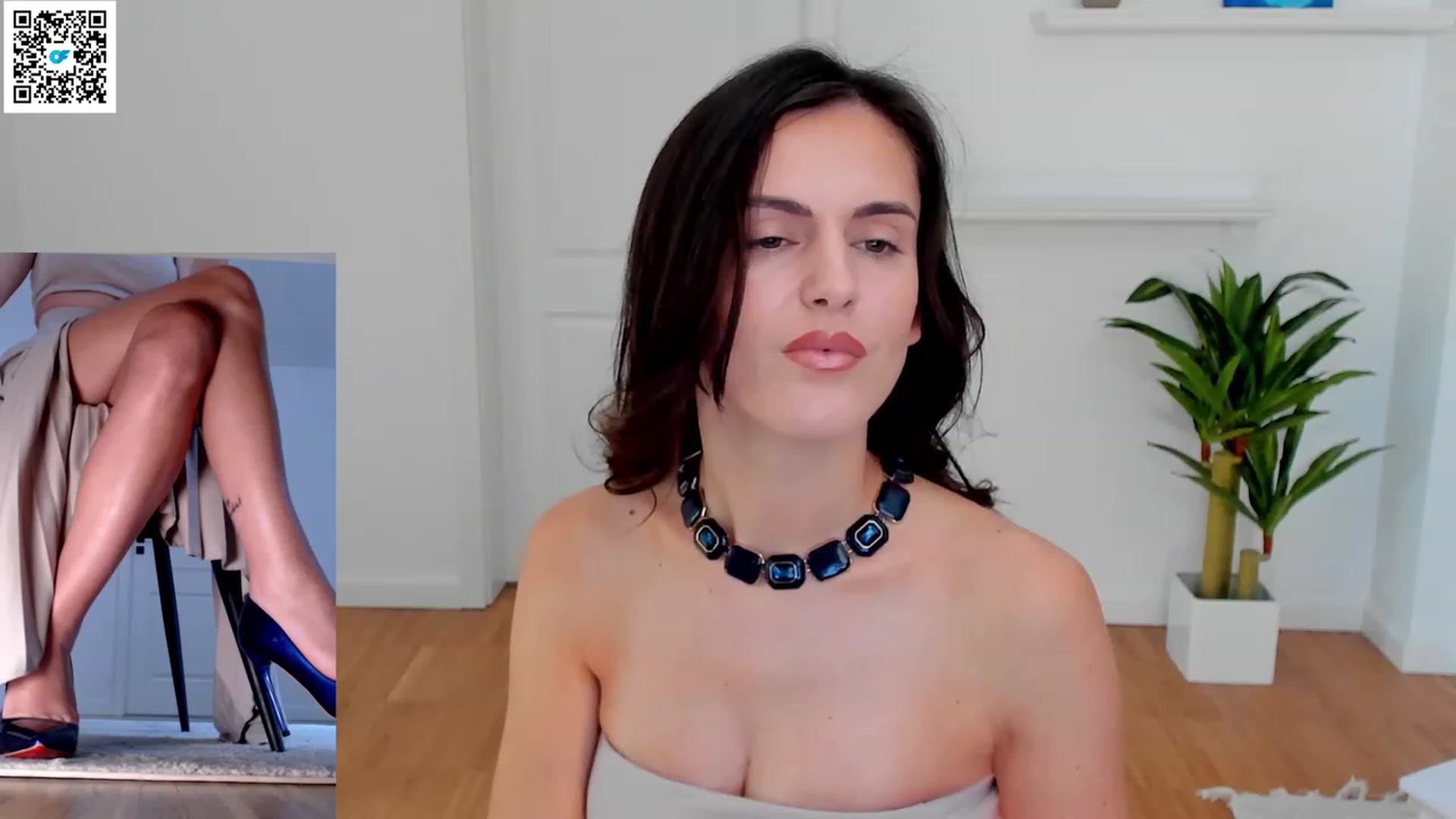 Gallery image thumbnail from Helle__'s myfreecams stream on, 03/08/2023, 10:00 image 10 of 20