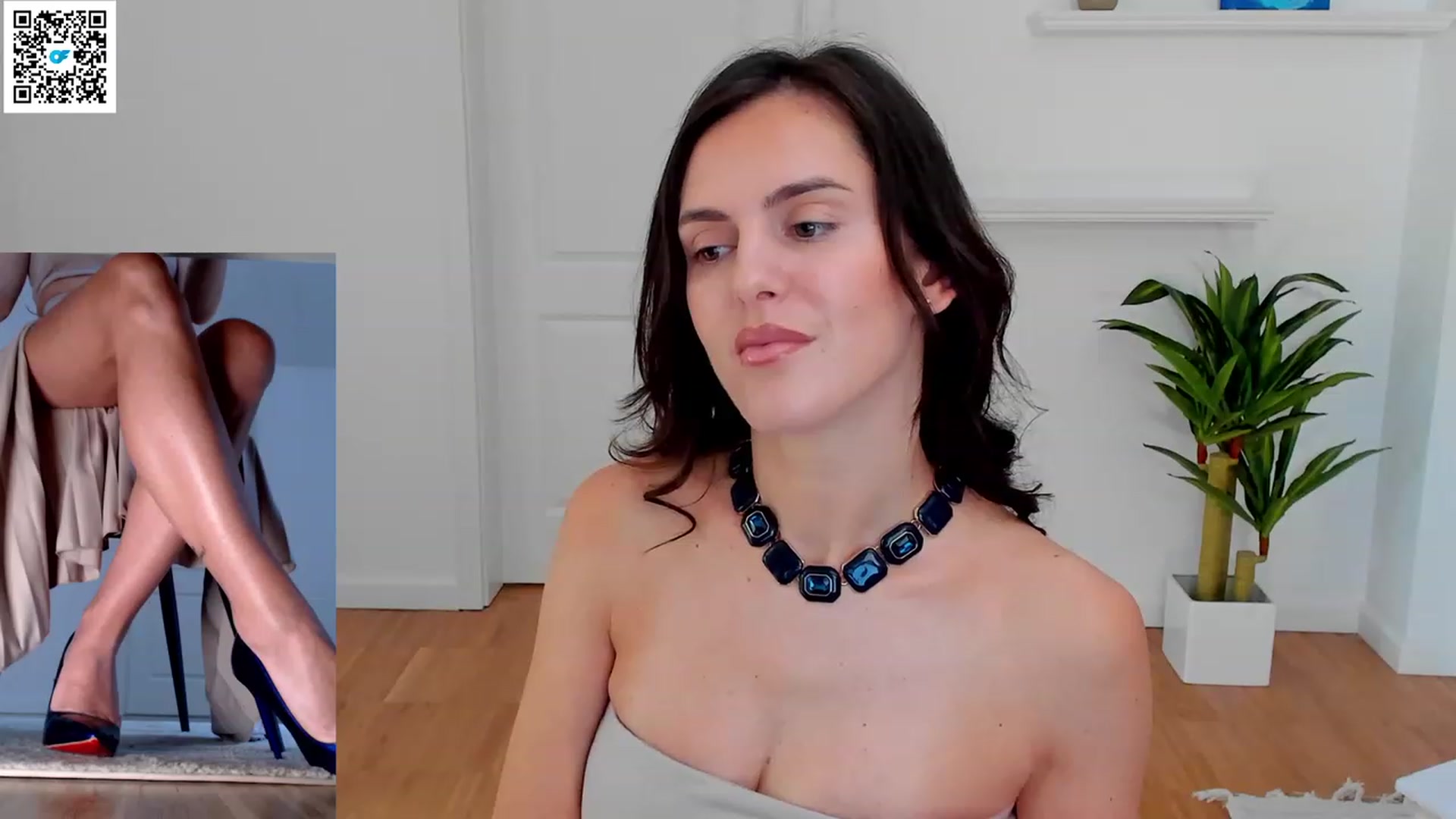 Gallery image thumbnail from Helle__'s myfreecams stream on, 03/08/2023, 10:00 image 13 of 20