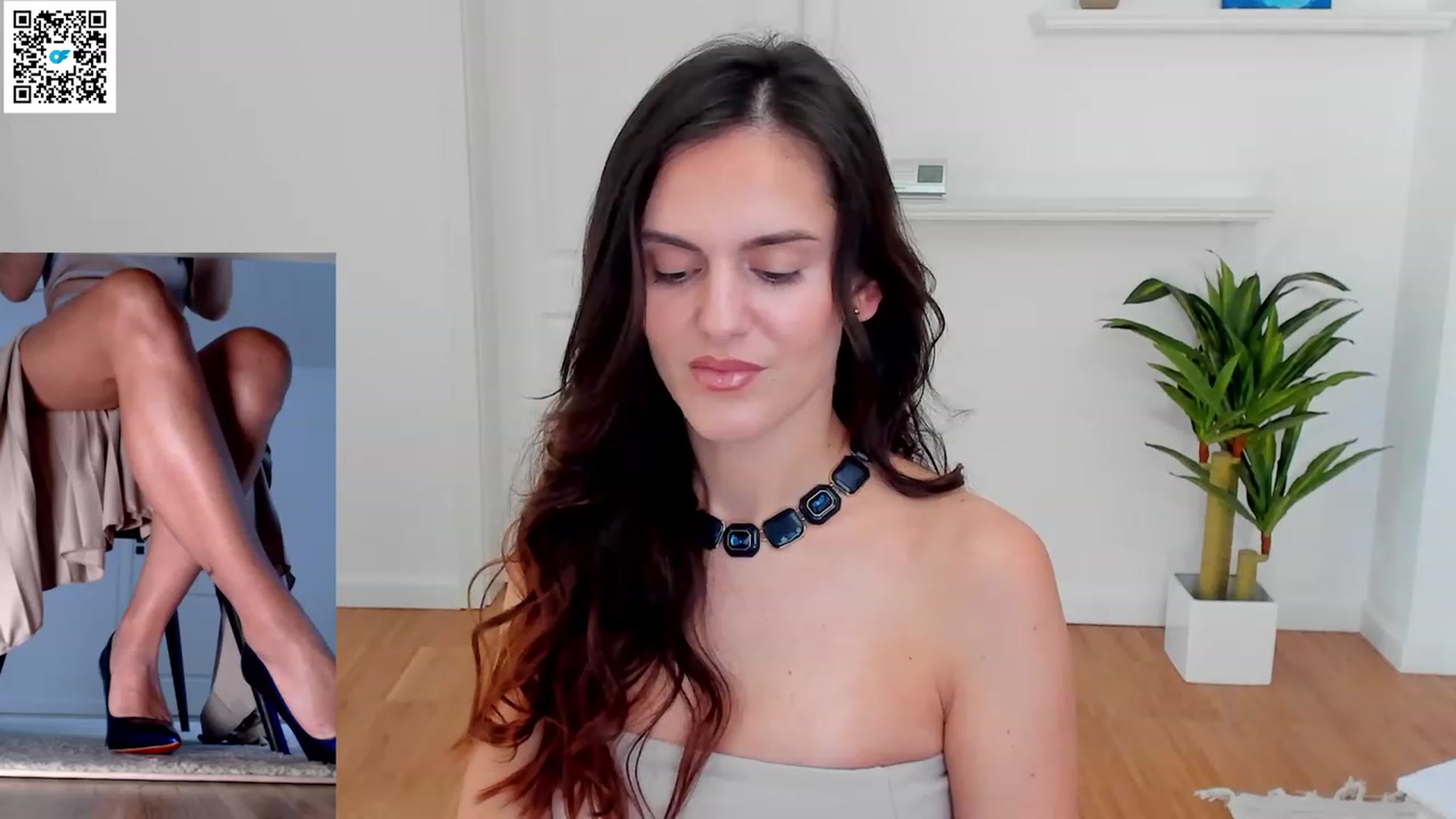 Gallery image thumbnail from Helle__'s myfreecams stream on, 03/08/2023, 10:00 image 15 of 20