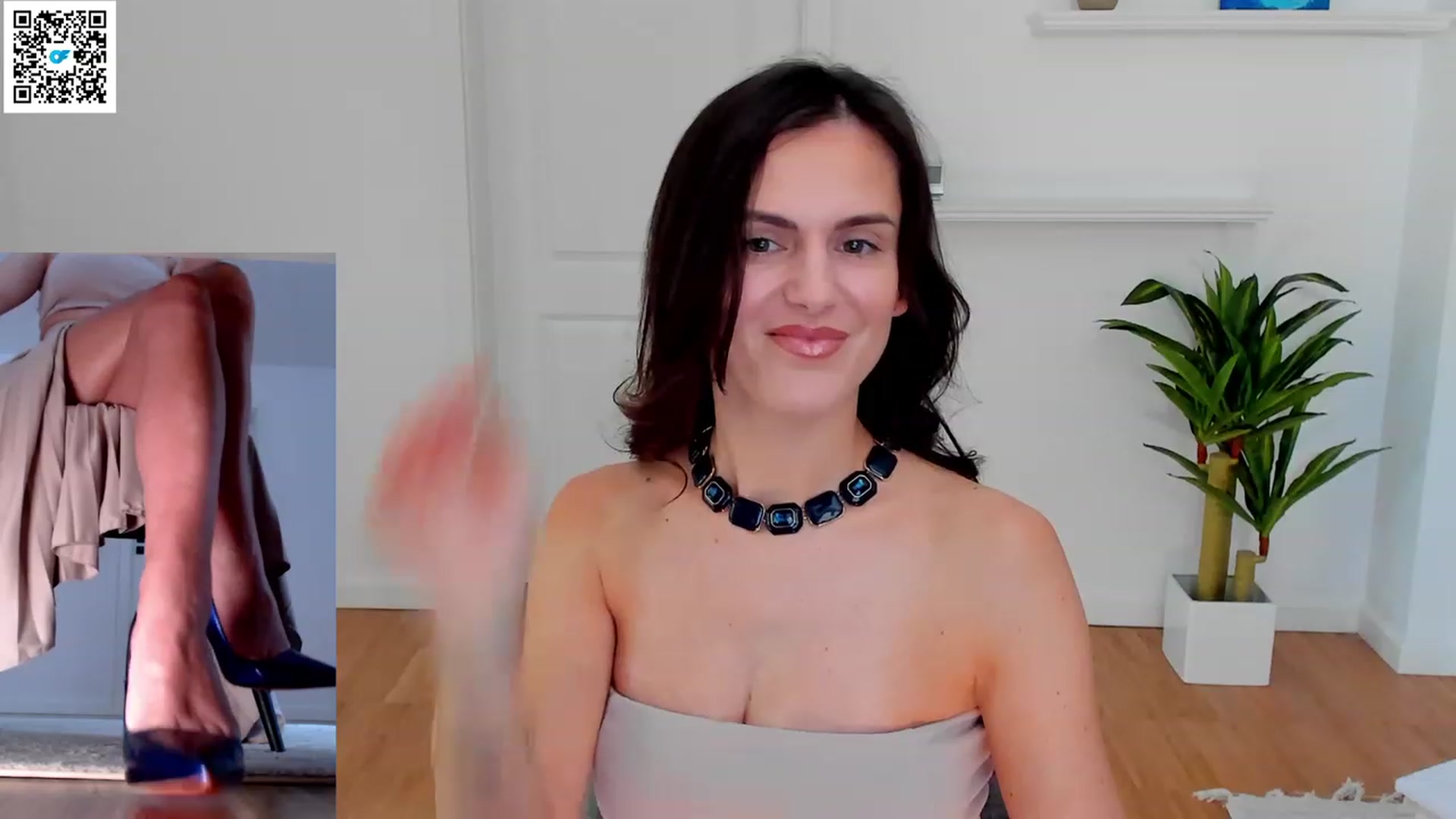 Gallery image thumbnail from Helle__'s myfreecams stream on, 03/08/2023, 10:00 image 11 of 20