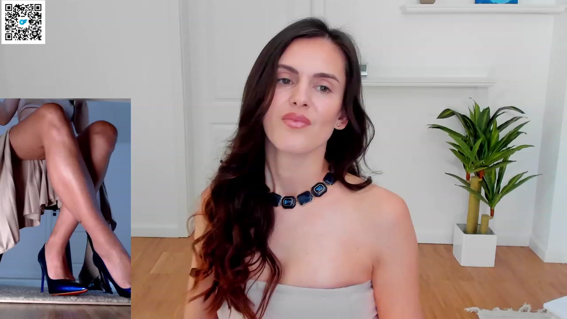 Gallery image thumbnail from Helle__'s myfreecams stream on, 03/08/2023, 10:00 image 18 of 20