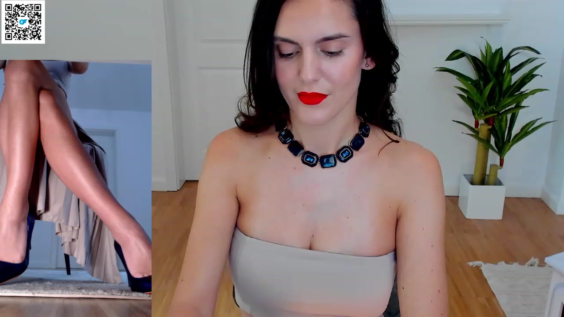 Gallery image thumbnail from Helle__'s myfreecams stream on, 03/08/2023, 11:25 image 12 of 20