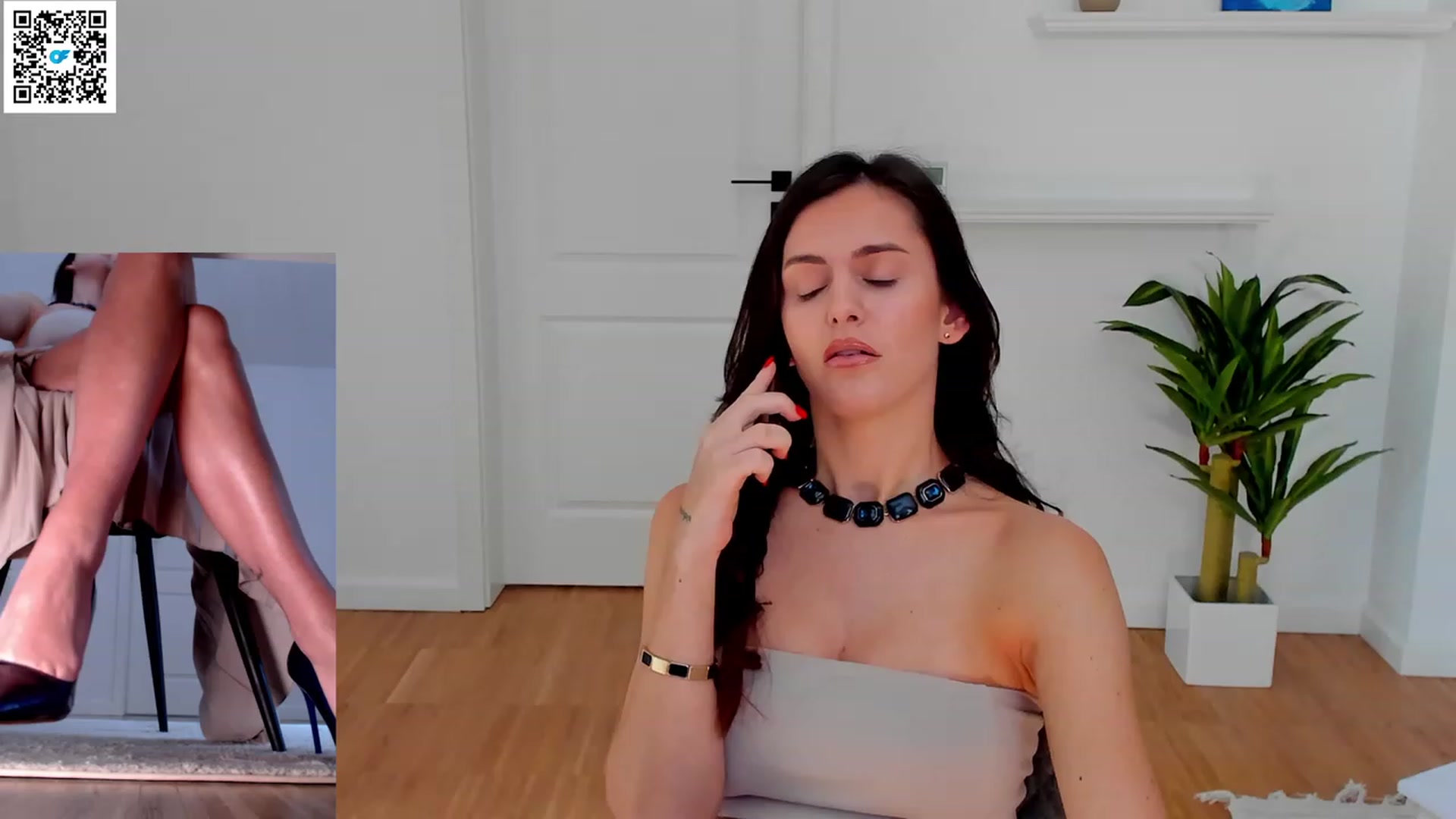Gallery image thumbnail from Helle__'s myfreecams stream on, 03/08/2023, 11:25 image 2 of 20