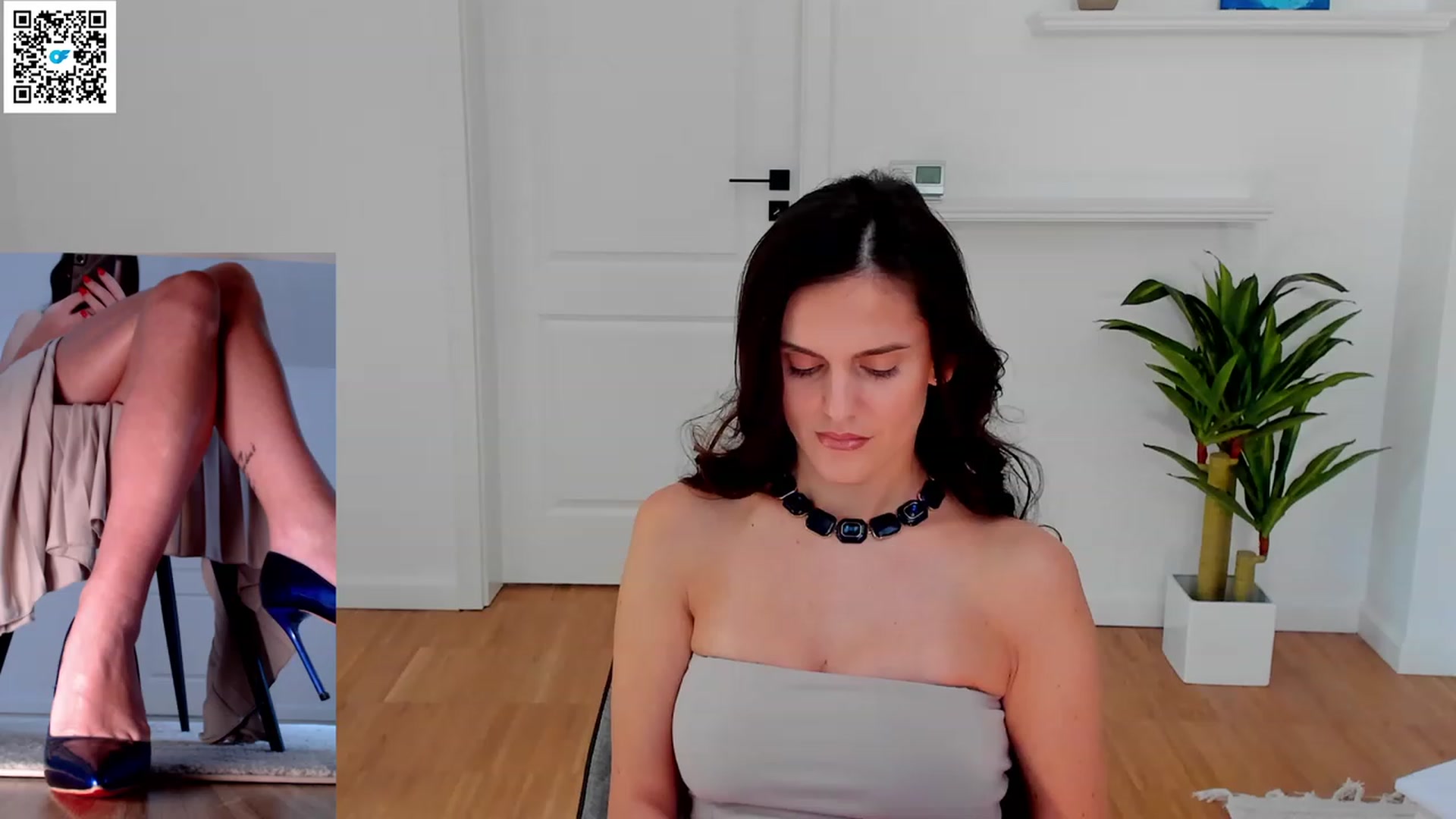 Gallery image thumbnail from Helle__'s myfreecams stream on, 03/08/2023, 11:25 image 1 of 20