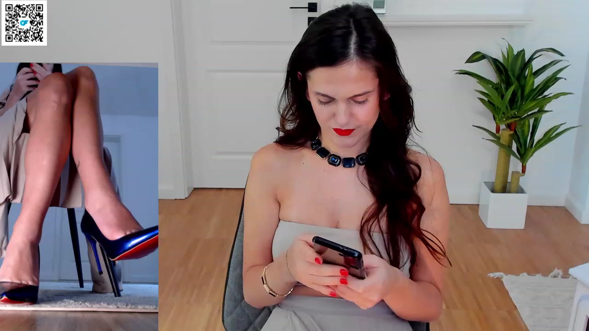 Gallery image thumbnail from Helle__'s myfreecams stream on, 03/08/2023, 11:25 image 17 of 20