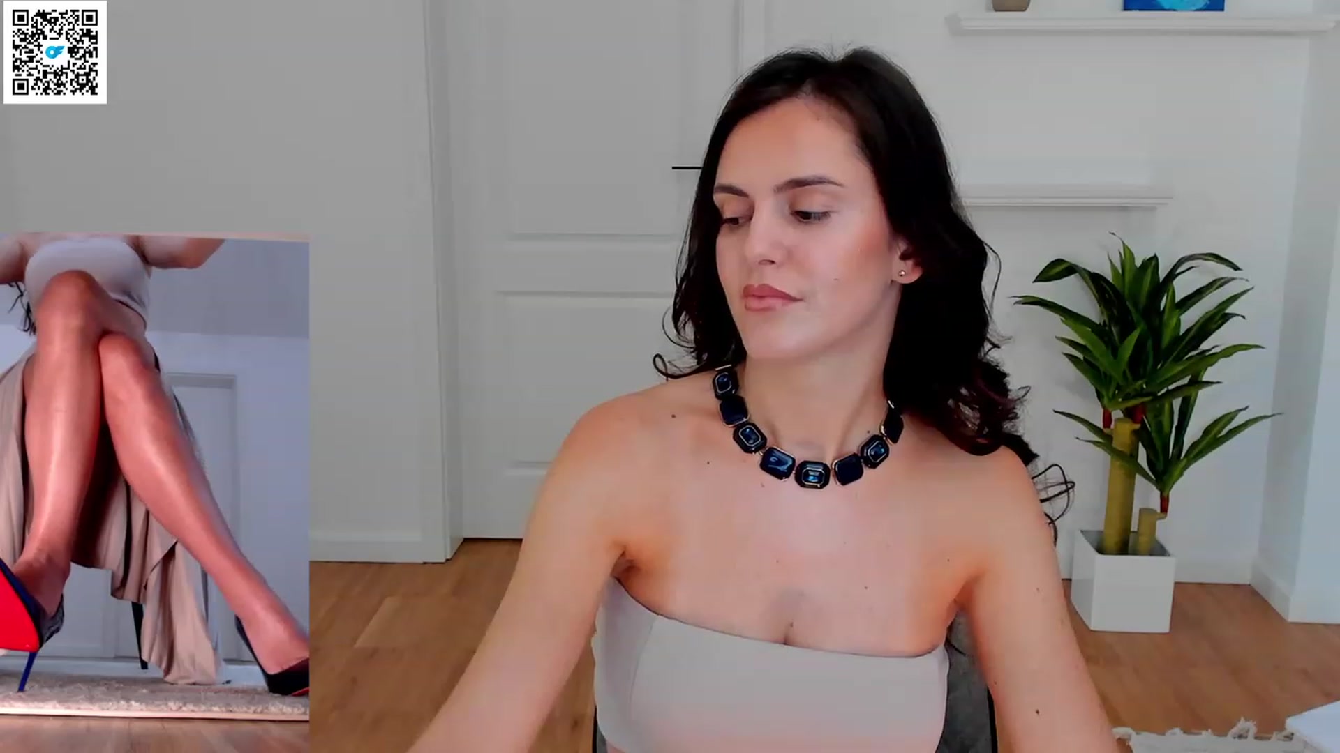 Gallery image thumbnail from Helle__'s myfreecams stream on, 03/08/2023, 11:25 image 5 of 20