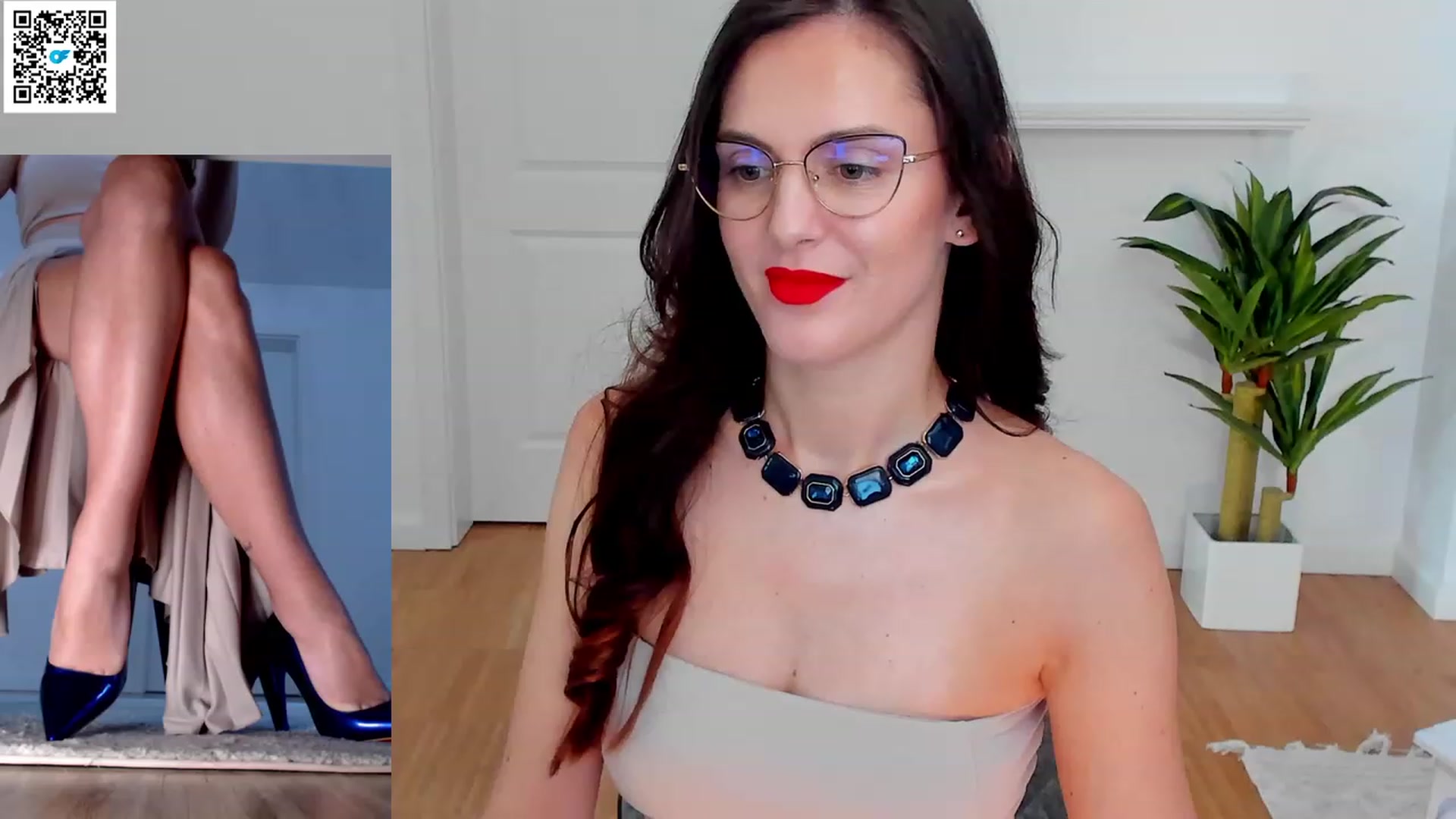 Gallery image thumbnail from Helle__'s myfreecams stream on, 03/08/2023, 13:38 image 2 of 20