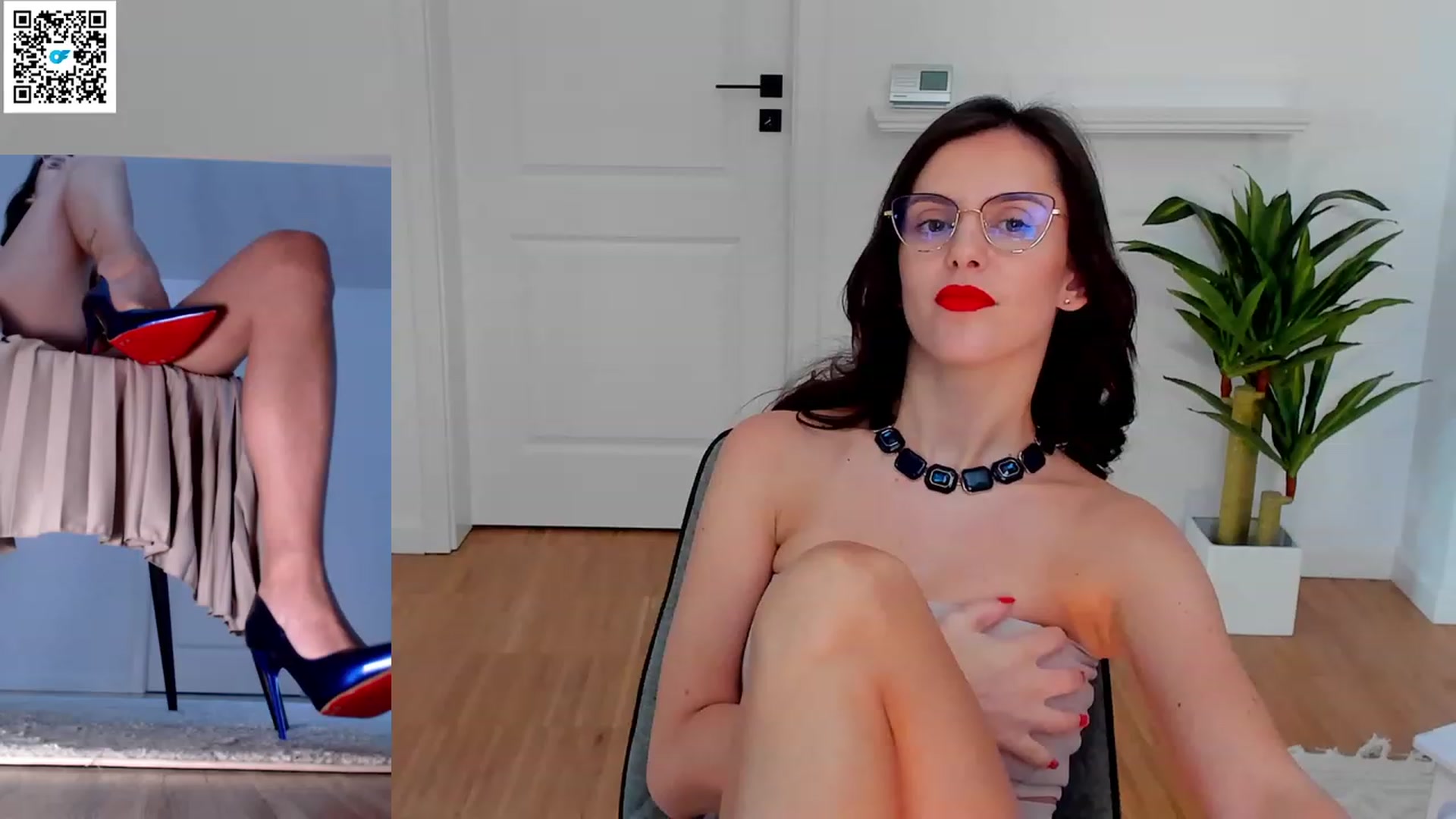 Gallery image thumbnail from Helle__'s myfreecams stream on, 03/08/2023, 13:38 image 4 of 20
