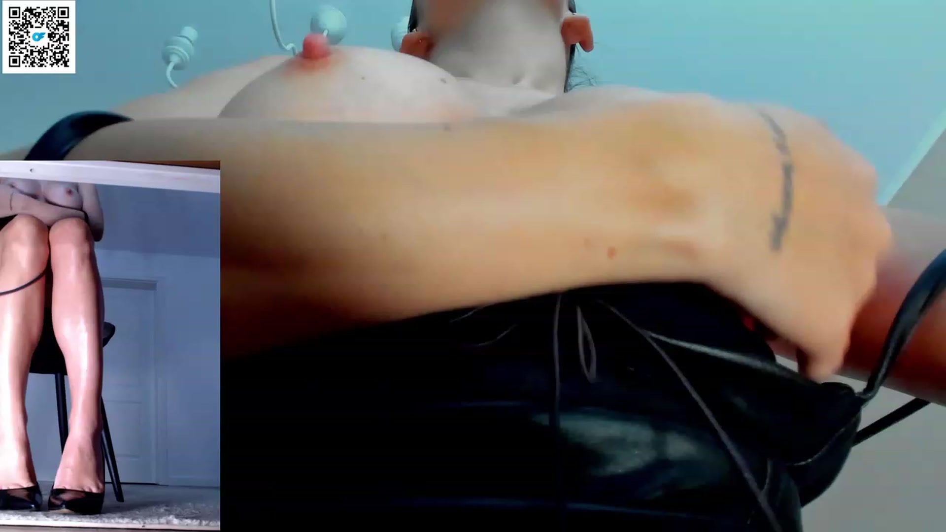 Gallery image thumbnail from Helle__'s myfreecams stream on, 03/12/2023, 19:02 image 16 of 20
