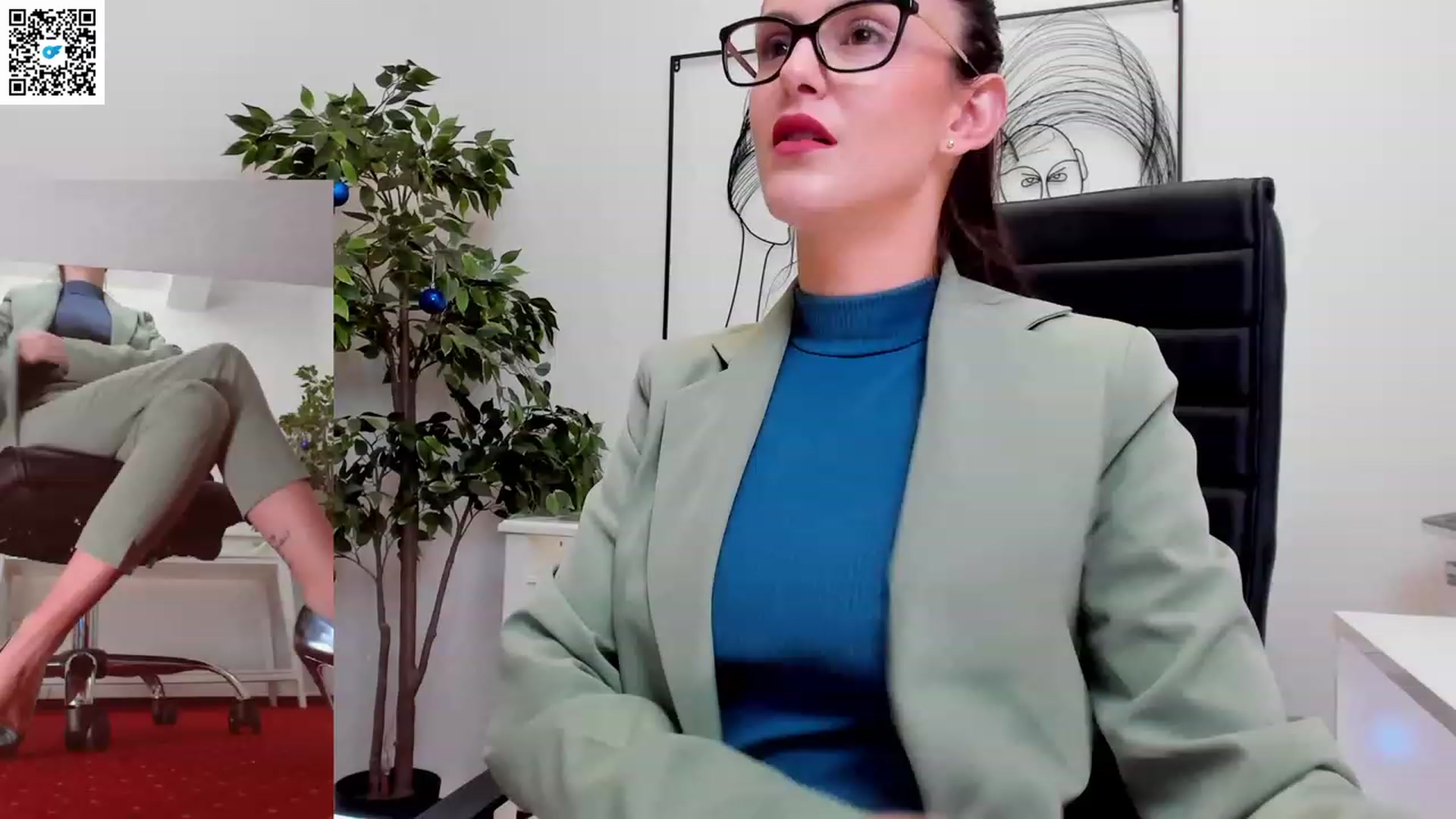 Gallery image thumbnail from Helle__'s myfreecams stream on, 03/17/2023, 12:20 image 10 of 20
