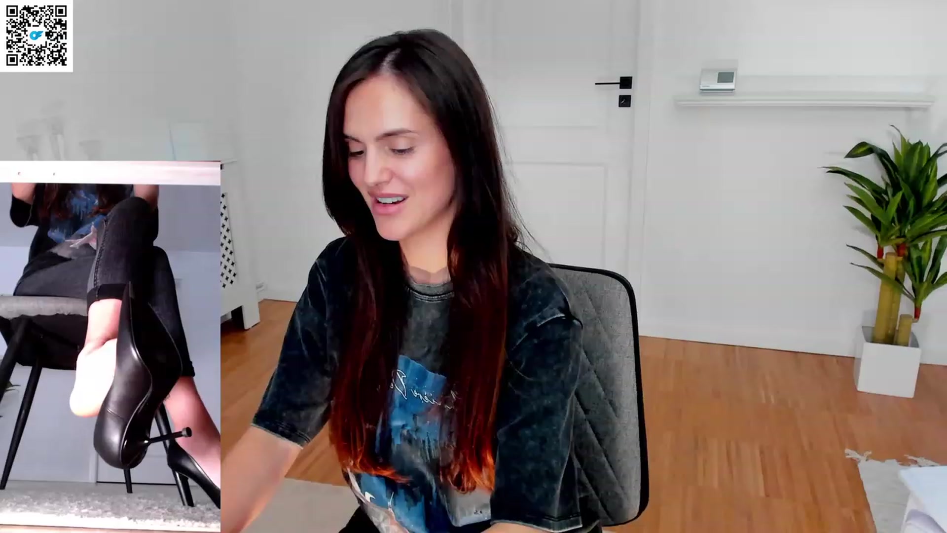 Gallery image thumbnail from Helle__'s myfreecams stream on, 03/18/2023, 22:46 image 9 of 20