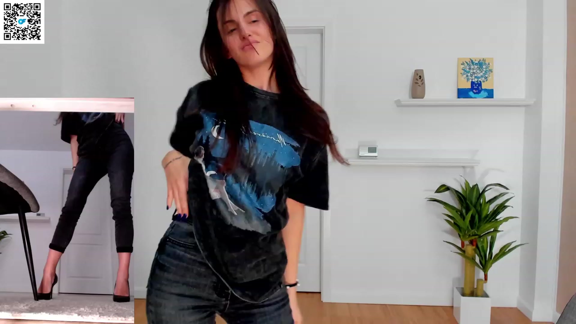 Gallery image thumbnail from Helle__'s myfreecams stream on, 03/18/2023, 22:46 image 12 of 20