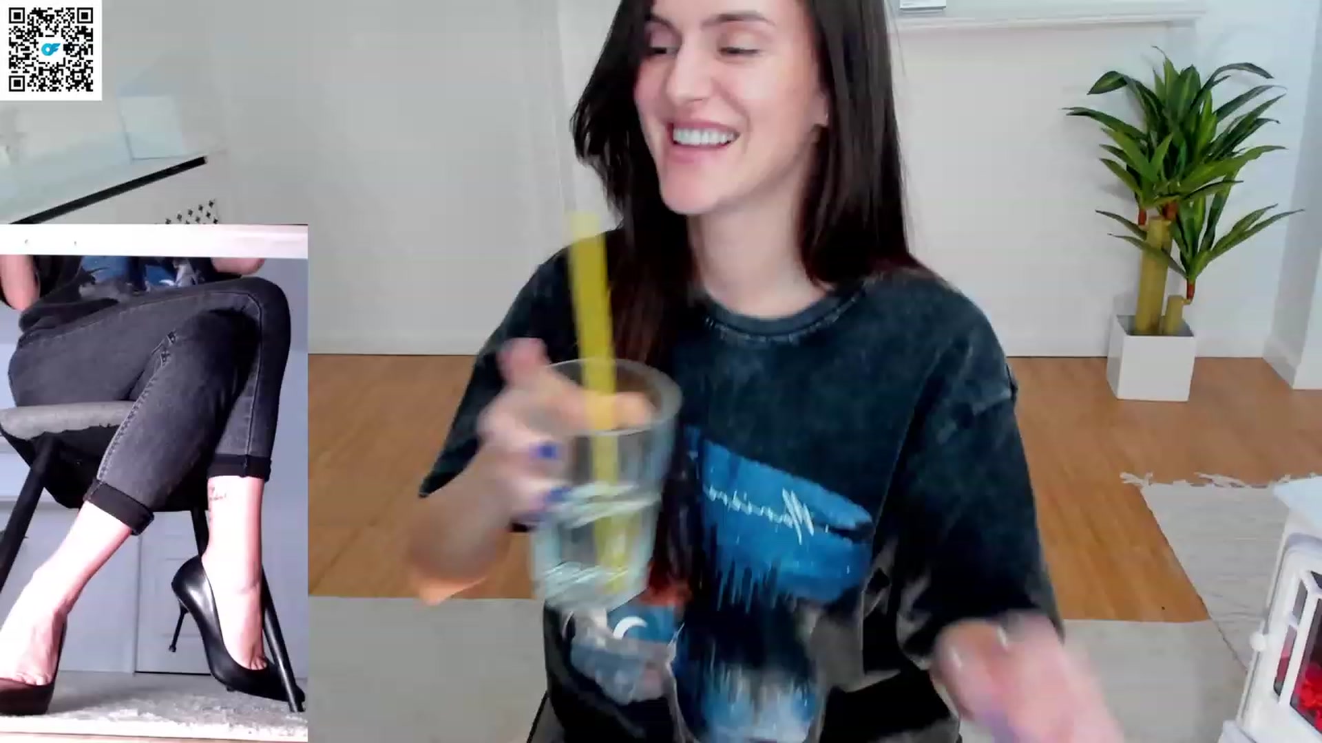 Gallery image thumbnail from Helle__'s myfreecams stream on, 03/18/2023, 22:46 image 7 of 20
