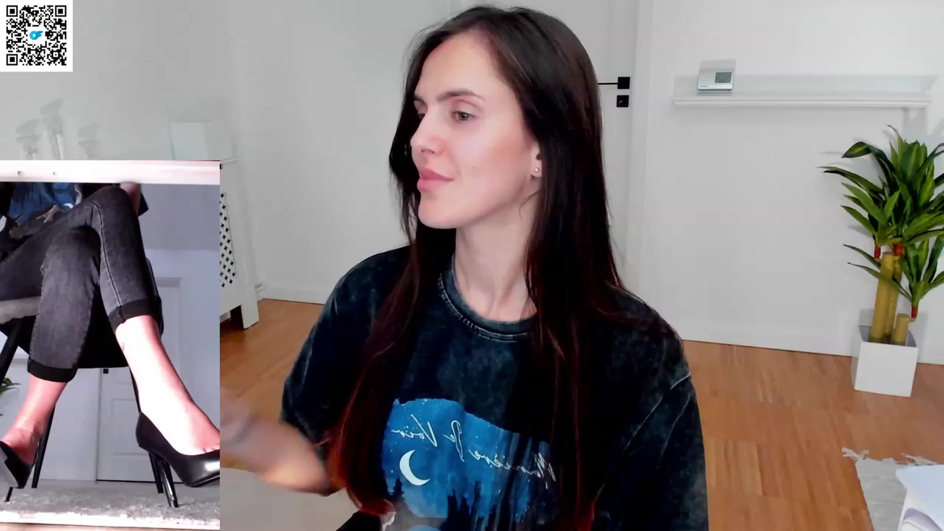 Gallery image thumbnail from Helle__'s myfreecams stream on, 03/18/2023, 22:46 image 11 of 20