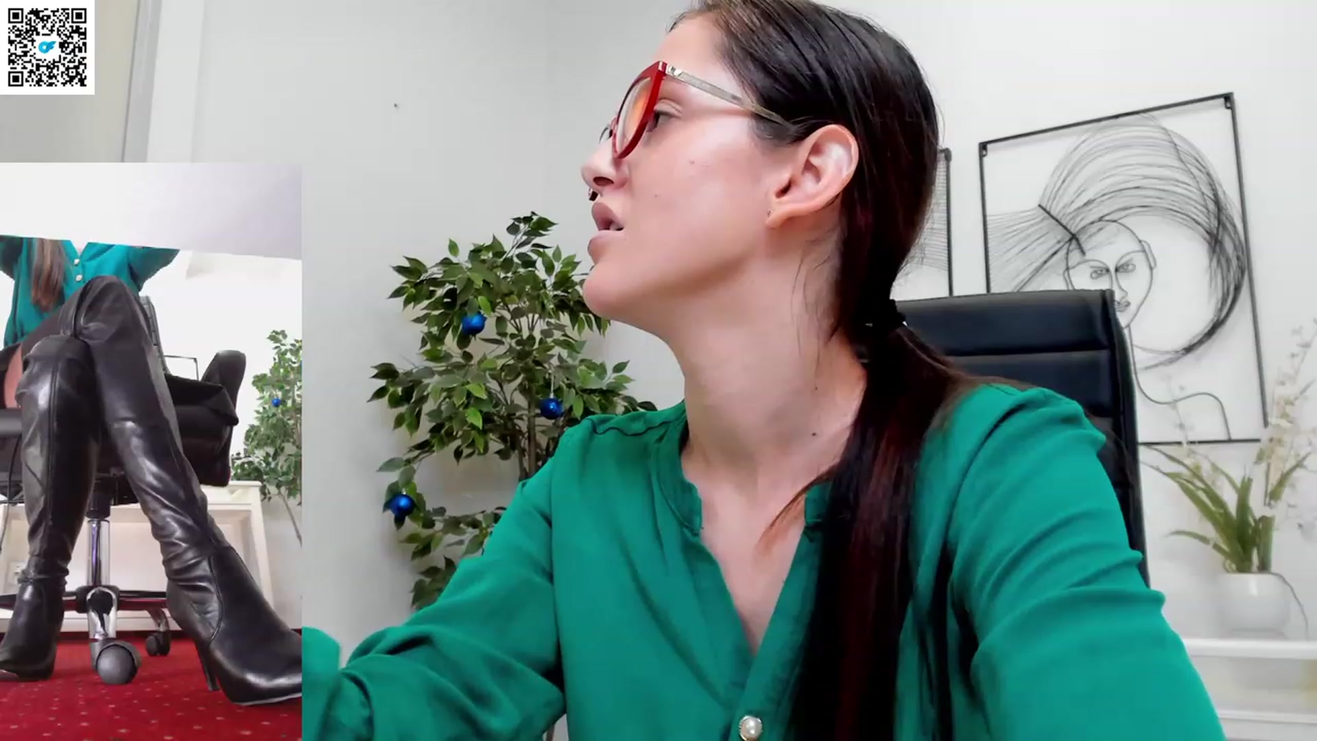 Gallery image thumbnail from Helle__'s myfreecams stream on, 03/20/2023, 09:49 image 15 of 20