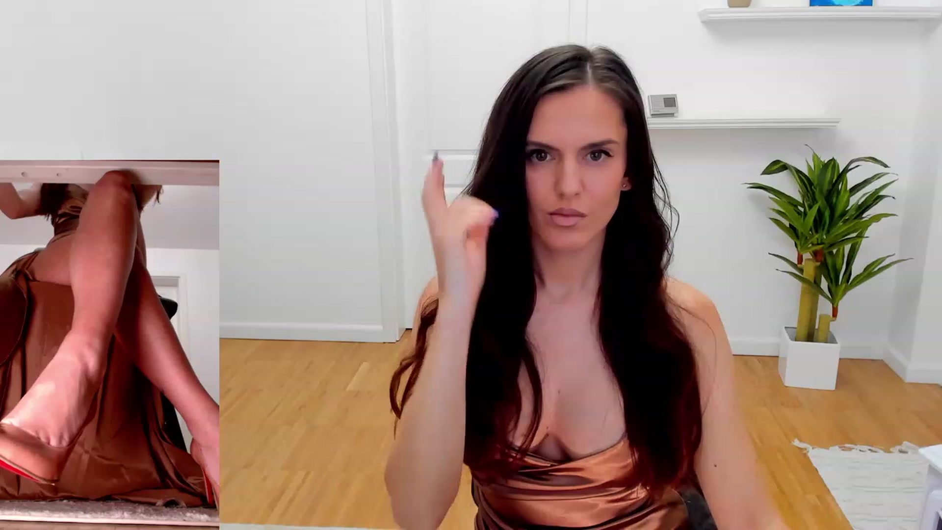Gallery image thumbnail from Helle__'s myfreecams stream on, 03/25/2023, 21:14 image 3 of 20