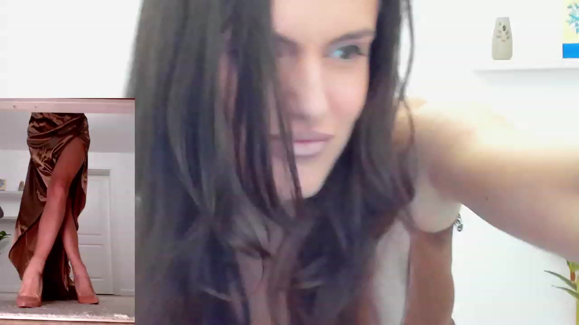 Gallery image thumbnail from Helle__'s myfreecams stream on, 03/25/2023, 21:14 image 1 of 20
