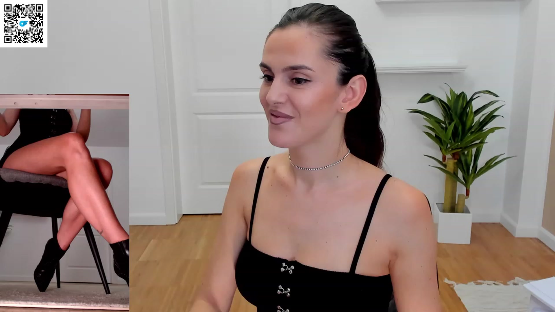 Gallery image thumbnail from Helle__'s myfreecams stream on, 03/26/2023, 18:36 image 3 of 20