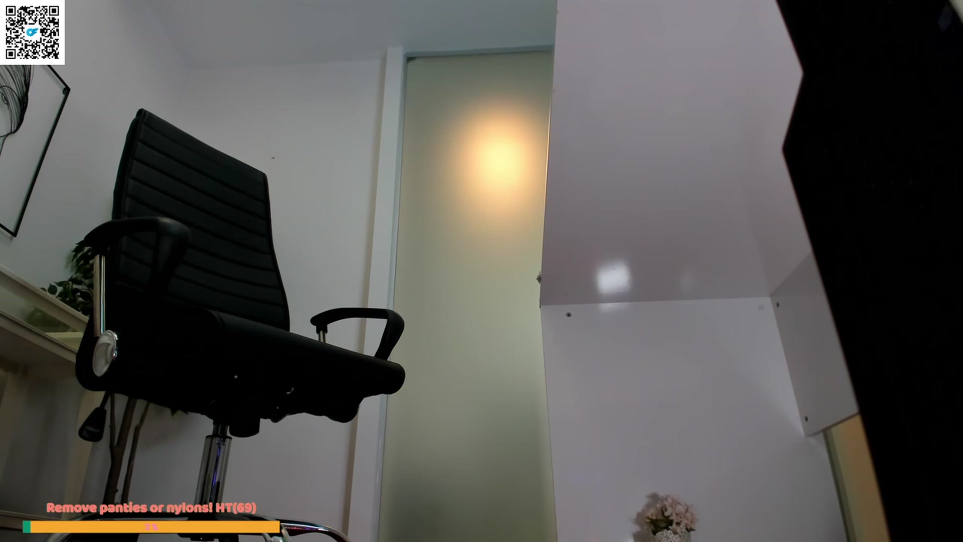 Gallery image thumbnail from Helle__'s myfreecams stream on, 03/27/2023, 10:10 image 15 of 20