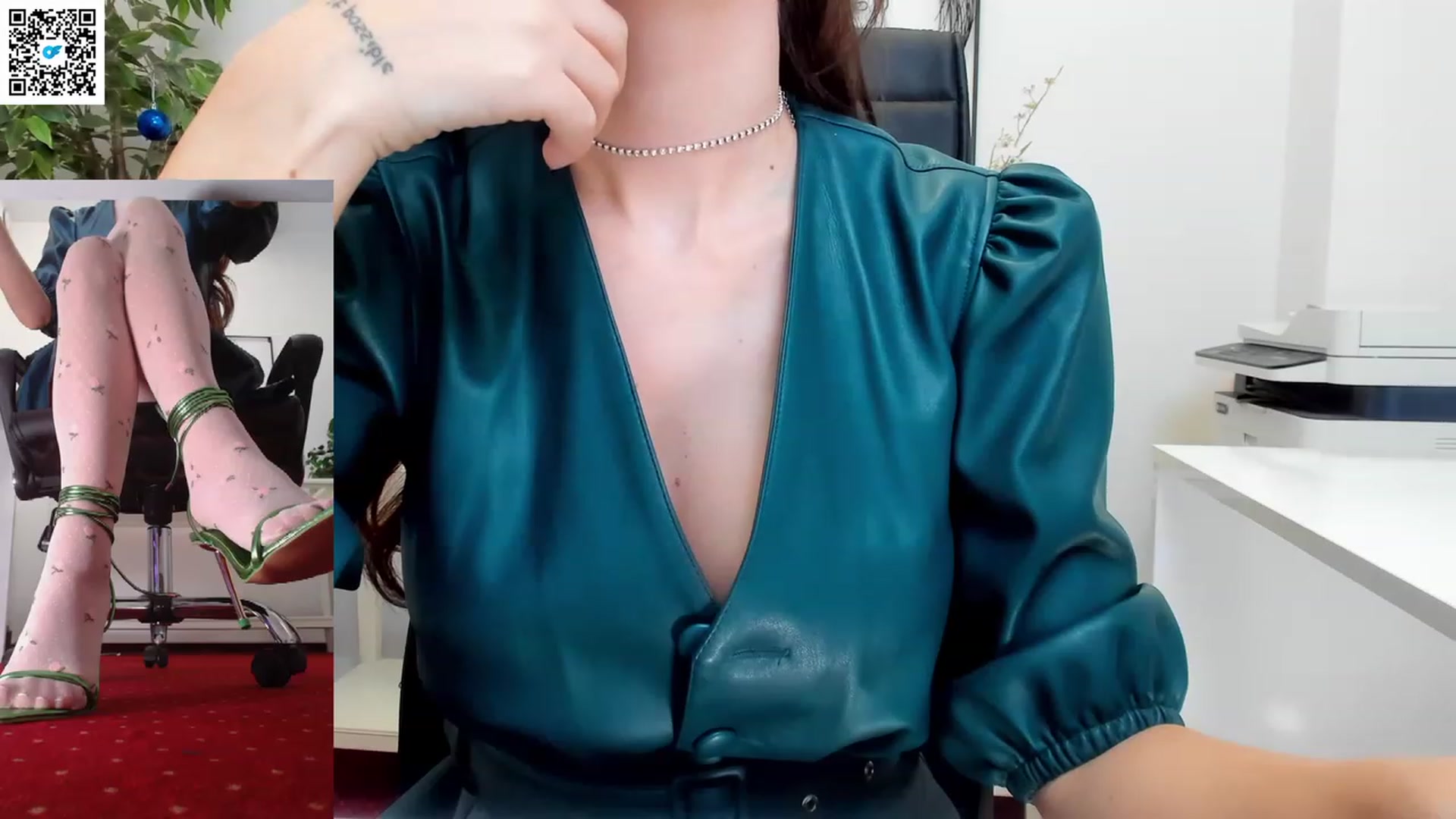 Gallery image thumbnail from Helle__'s myfreecams stream on, 03/29/2023, 10:05 image 15 of 20