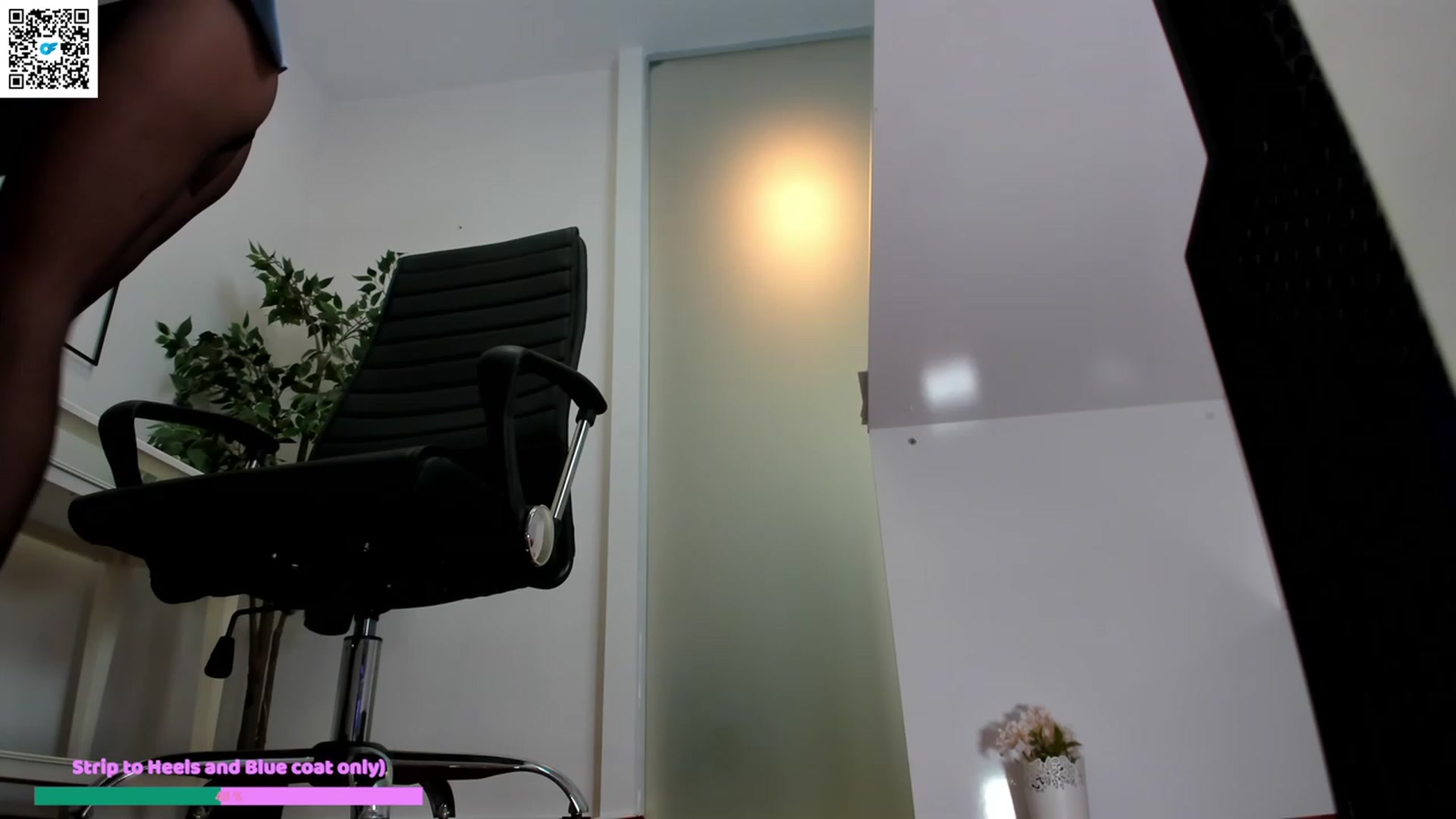 Gallery image thumbnail from Helle__'s myfreecams stream on, 04/03/2023, 10:29 image 3 of 20