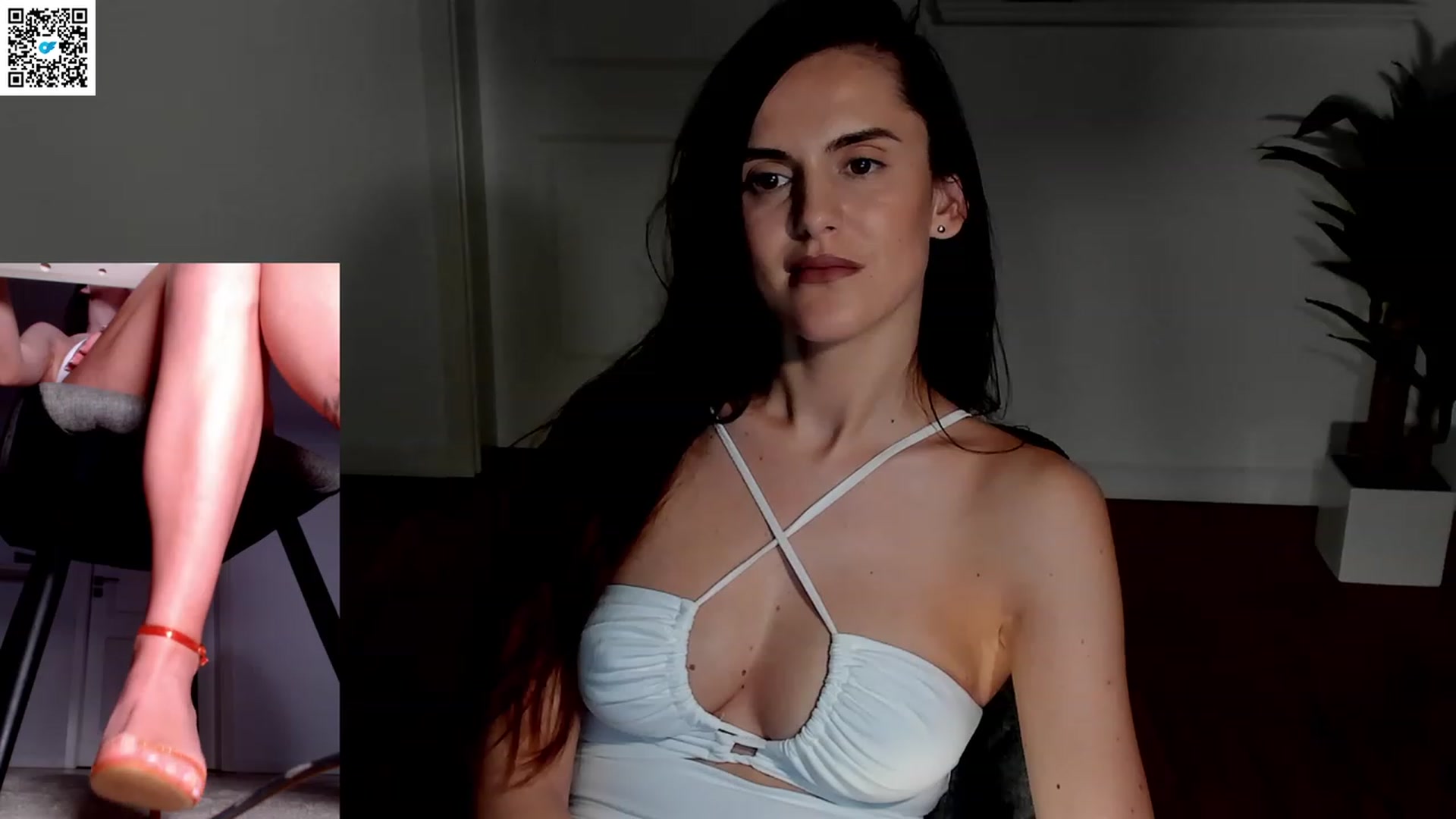 Gallery image thumbnail from Helle__'s myfreecams stream on, 04/08/2023, 20:23 image 18 of 20