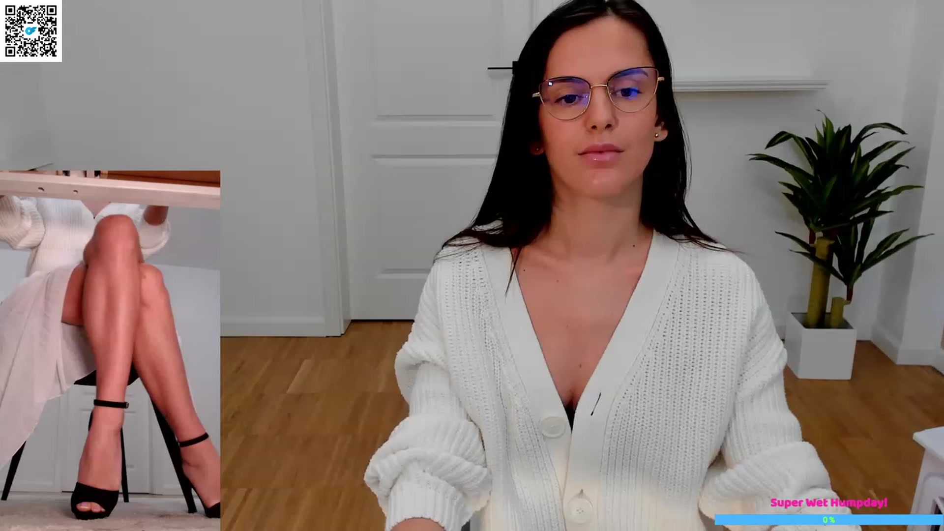 Gallery image thumbnail from Helle__'s myfreecams stream on, 04/12/2023, 11:13 image 4 of 20