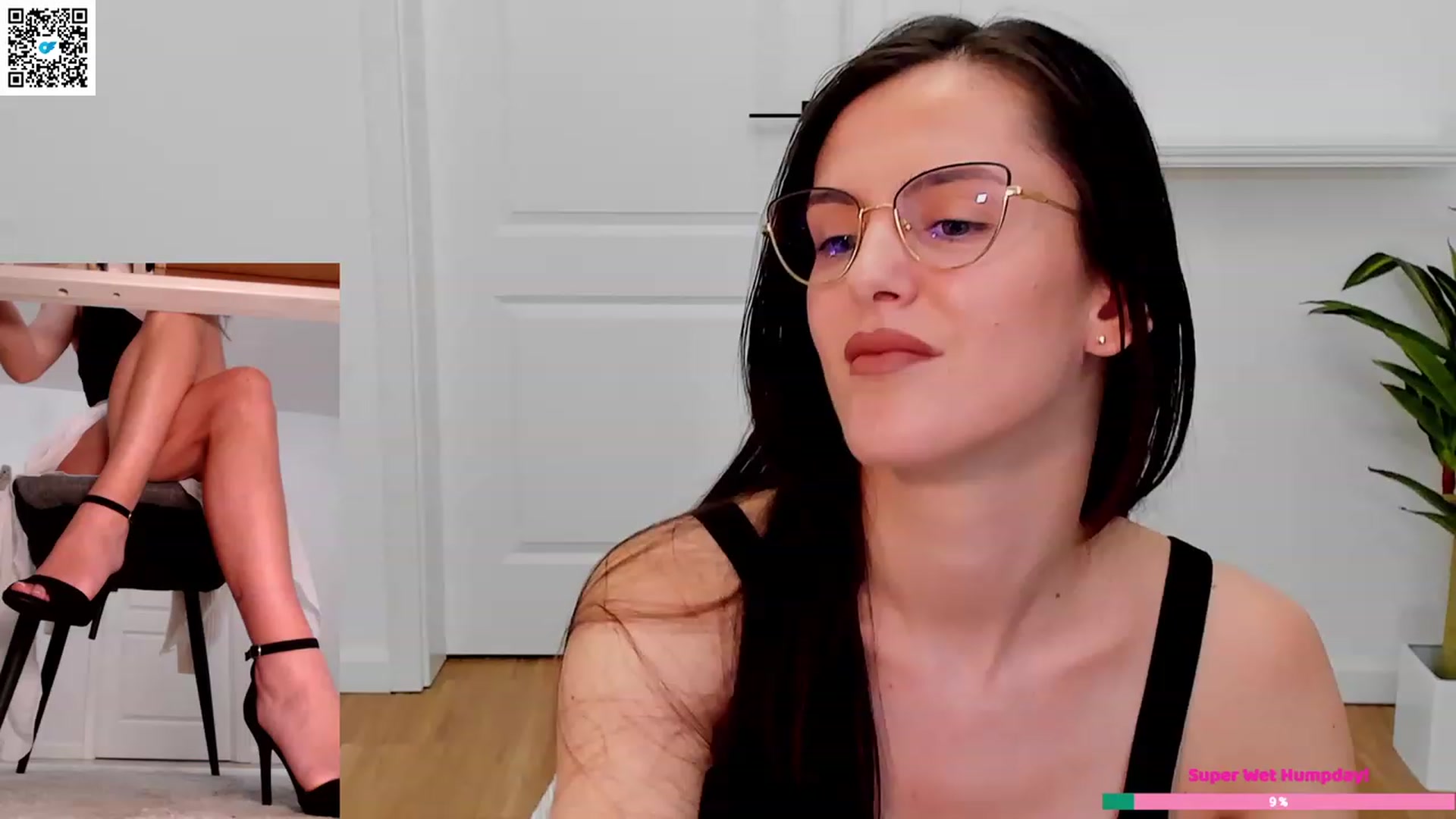 Gallery image thumbnail from Helle__'s myfreecams stream on, 04/12/2023, 13:25 image 2 of 20