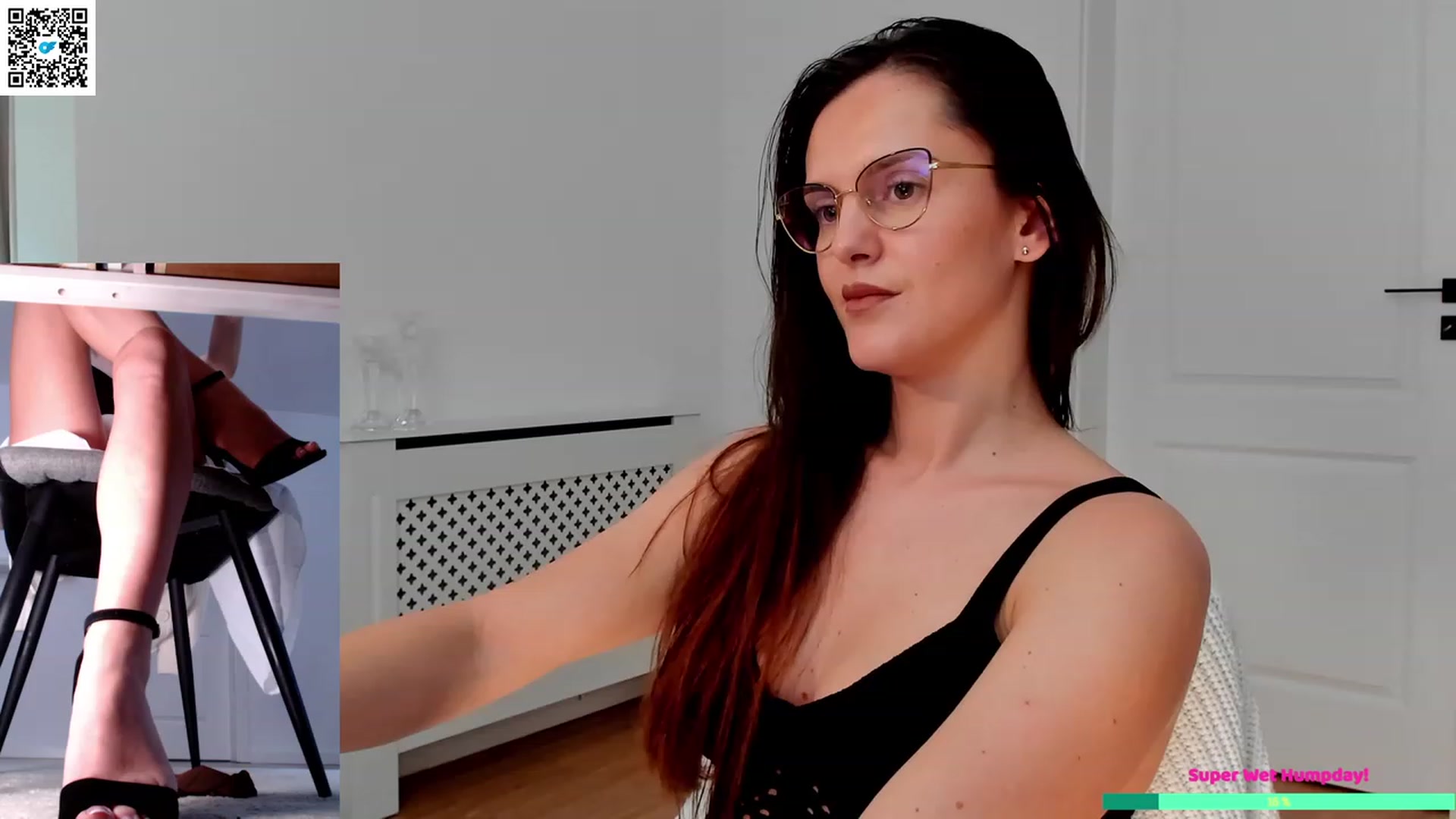 Gallery image thumbnail from Helle__'s myfreecams stream on, 04/12/2023, 13:25 image 10 of 20