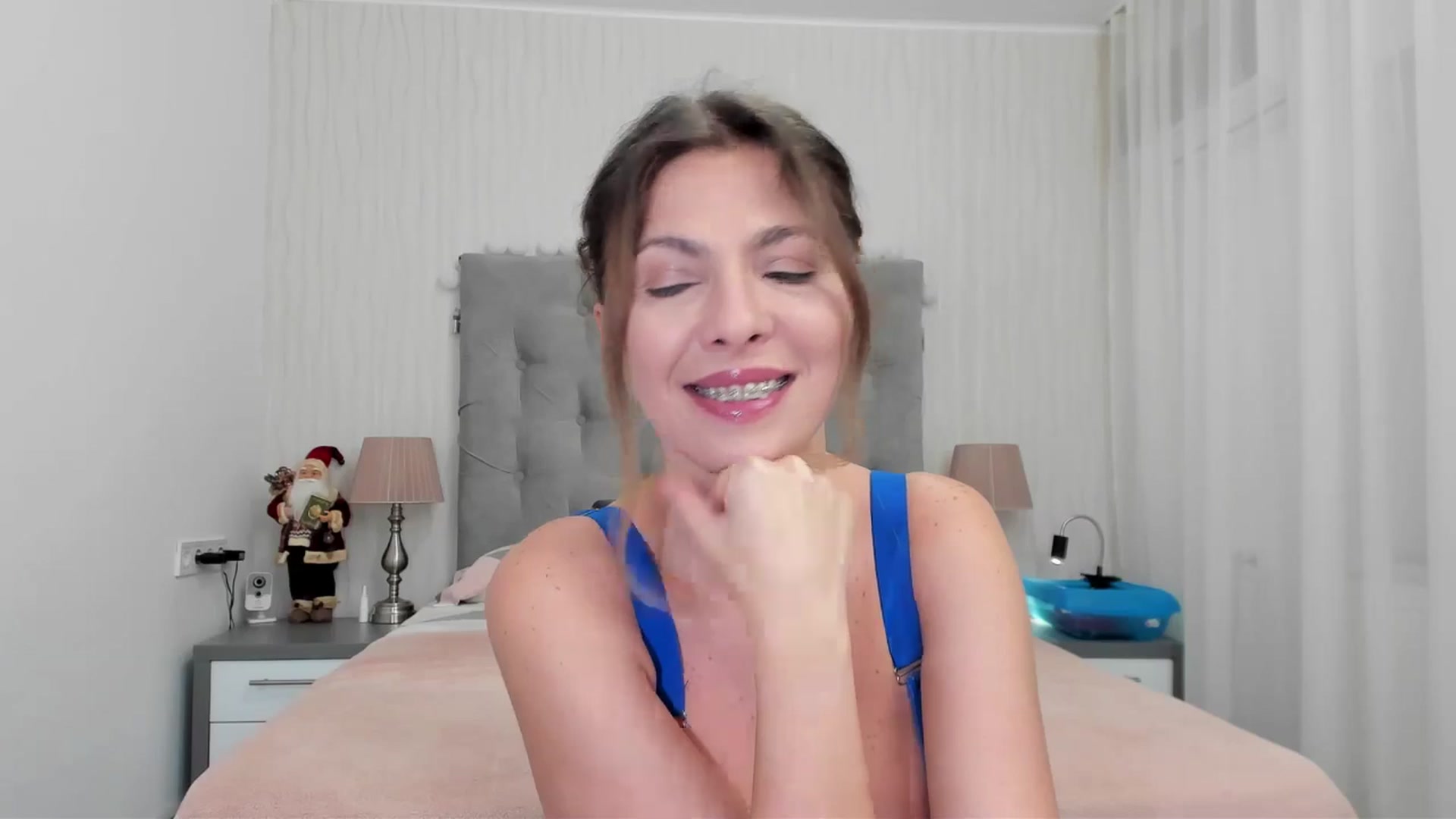 Gallery image thumbnail from HellenDream's myfreecams stream on, 12/29/2024, 20:42 image 18 of 20